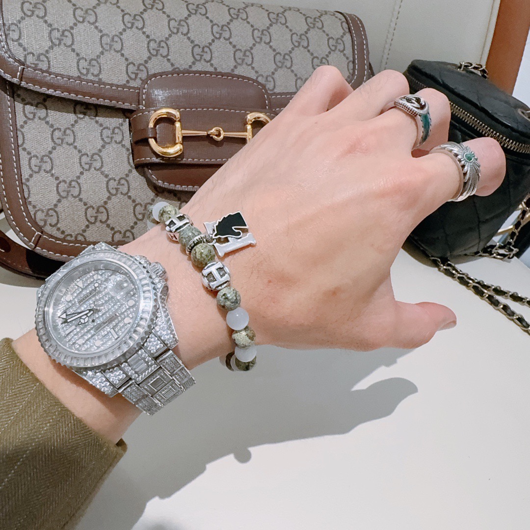 Hermès 新品发布 Hermas爱马仕手链 奢华爱马仕手串 天然石手链 最新款全件串珠手链档次更高 Anger Forest系列H 爱马仕手链