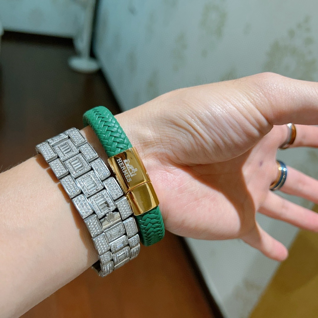 Hermès 新品发售 爱马仕手绳手环最新款纯手工编织牛皮材质档次更高 H系列系列 款系列手链手绳