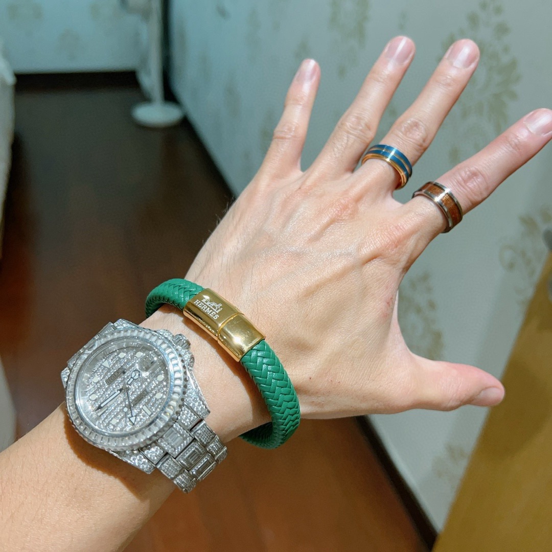 Hermès 新品发售 爱马仕手绳手环最新款纯手工编织牛皮材质档次更高 H系列系列 款系列手链手绳