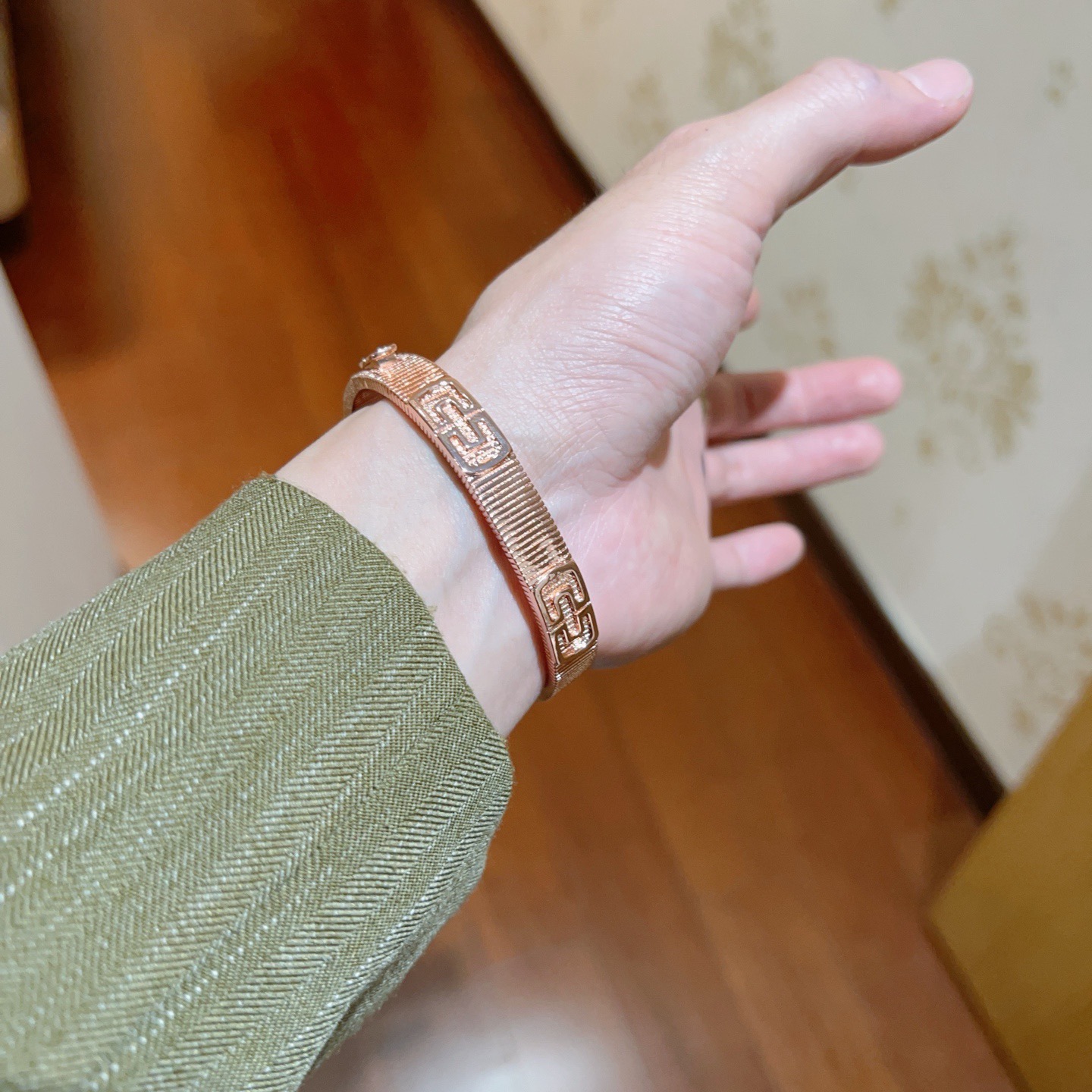 Bvlgari 宝格丽手镯Serpenti Viper系列回形针手镯