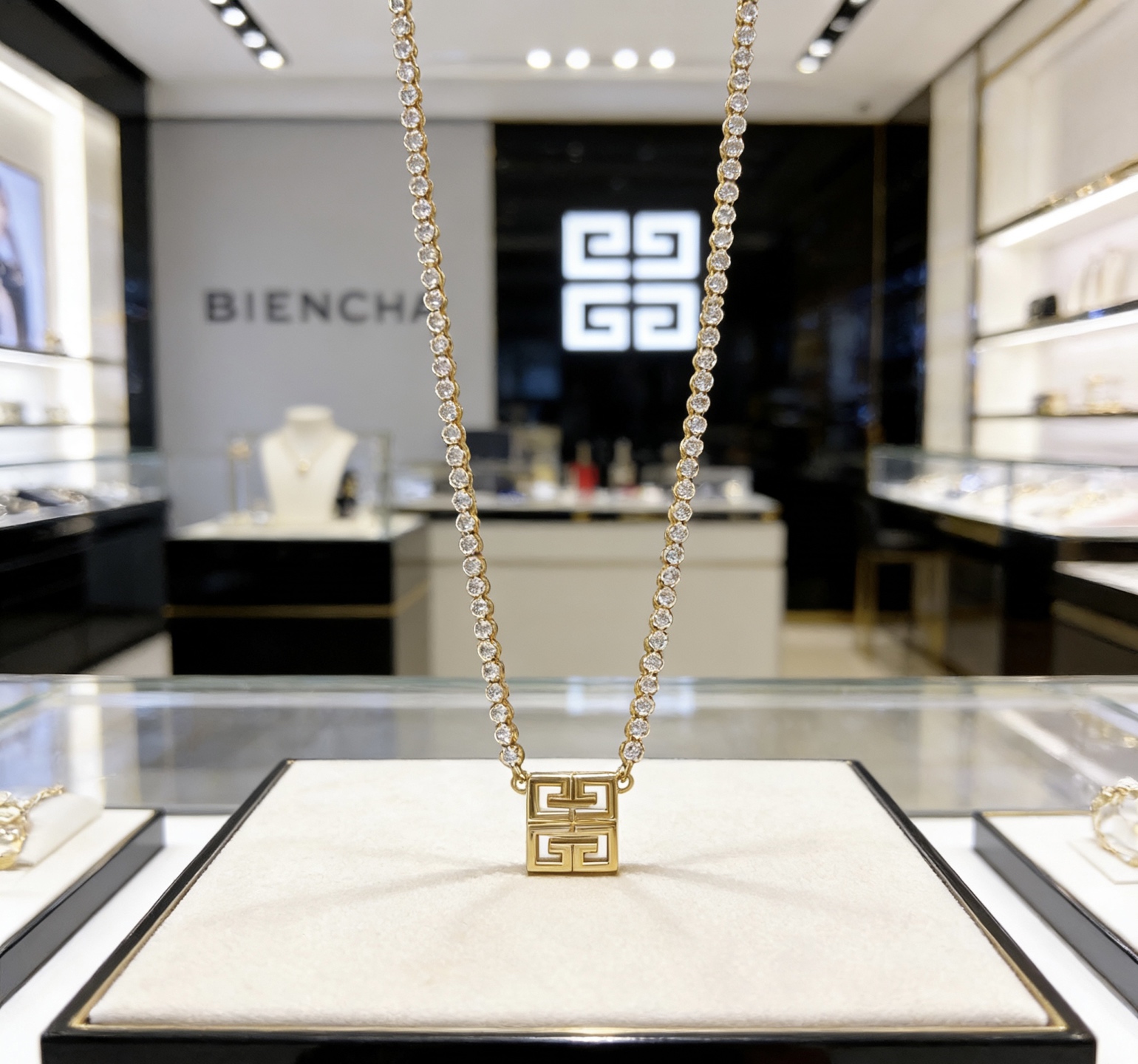 Luxury necklace