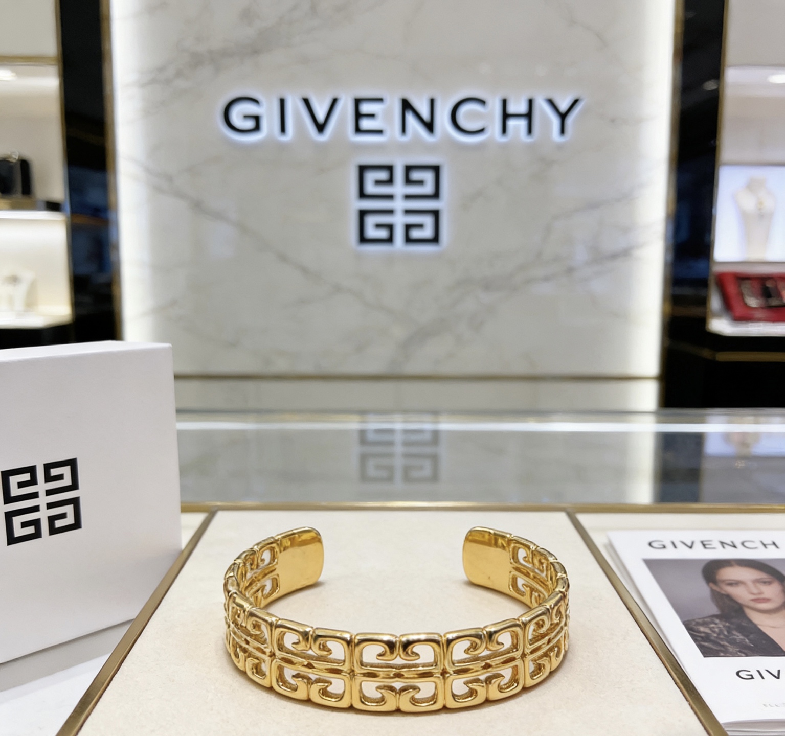 Luxury necklace