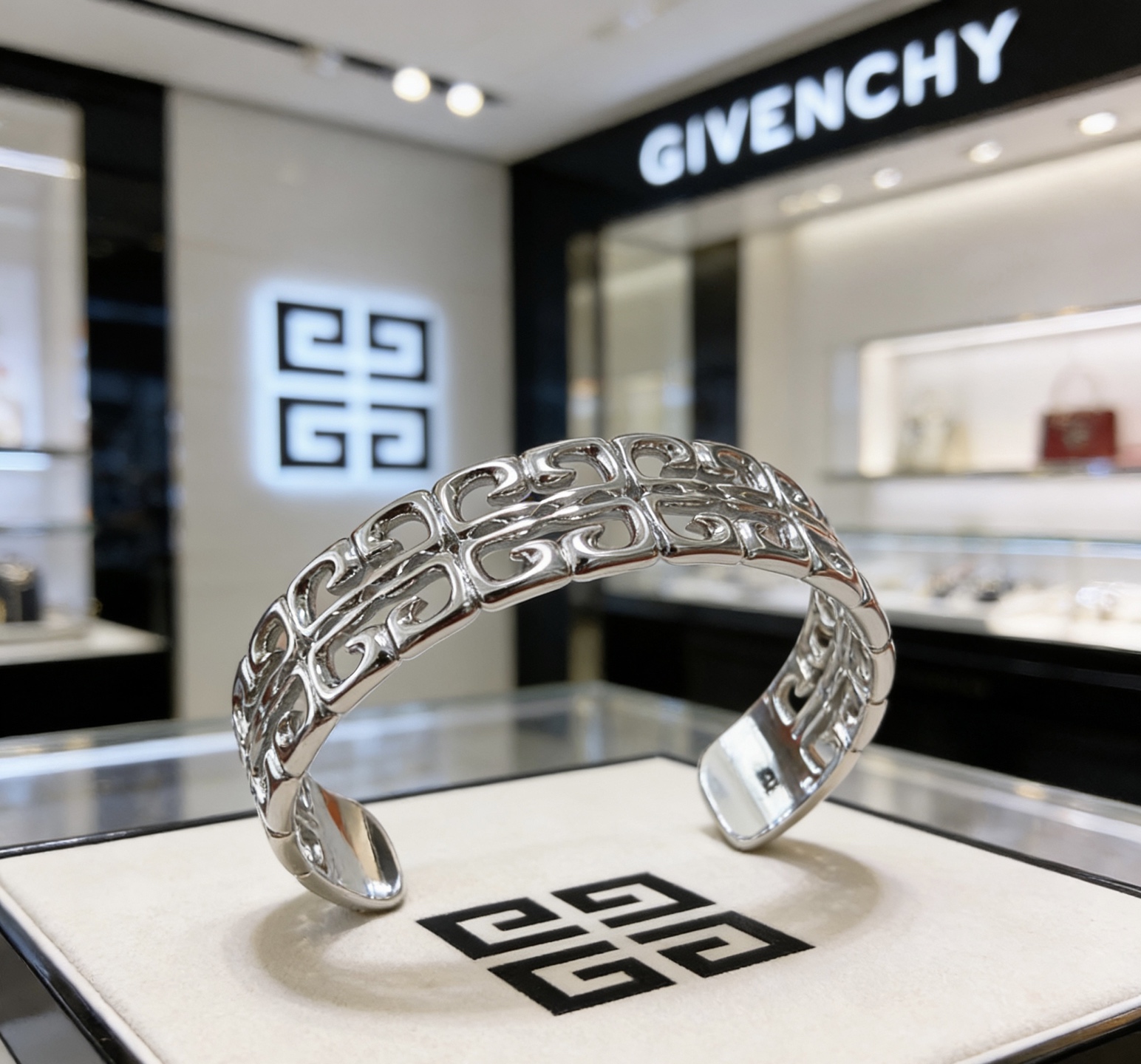 Luxury necklace