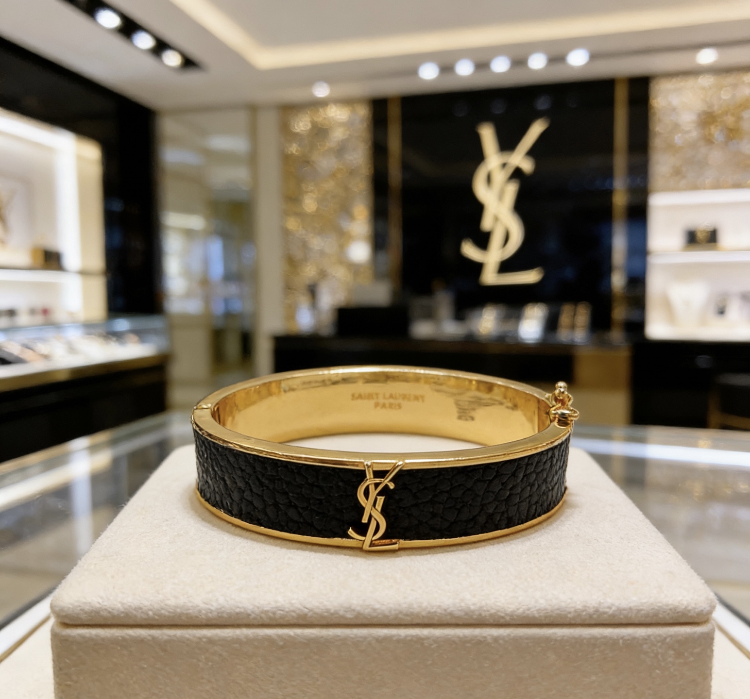 Artículo original 🔹🔹 Nuevo brazalete YSL de Saint Laurent, nuevo modelo 🔹 consistente con la tienda oficial, detalle…