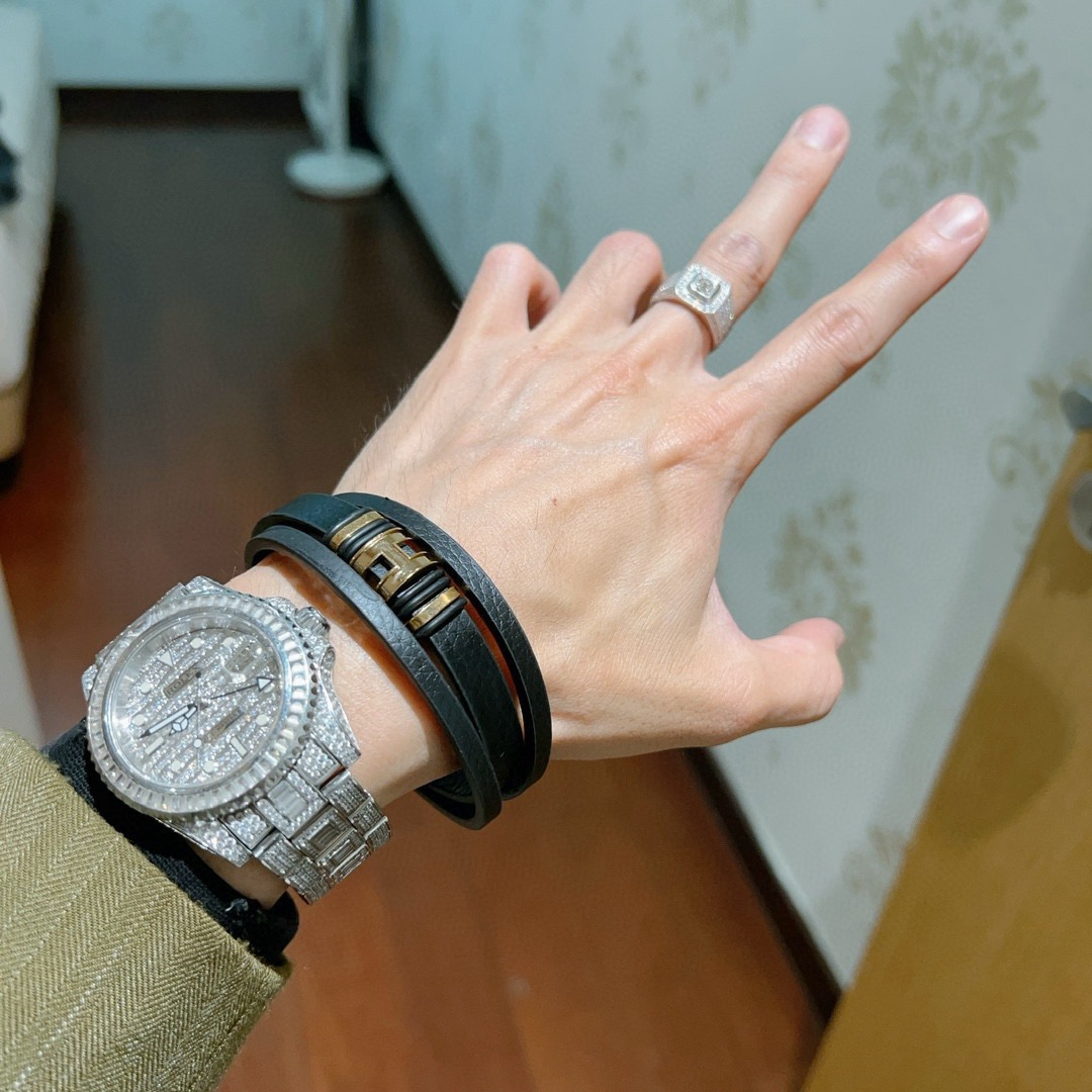Hermès 新品发售 爱马仕手绳手环最新款纯手工头层牛皮材质档次更高 H系列系列 款系列手链手绳