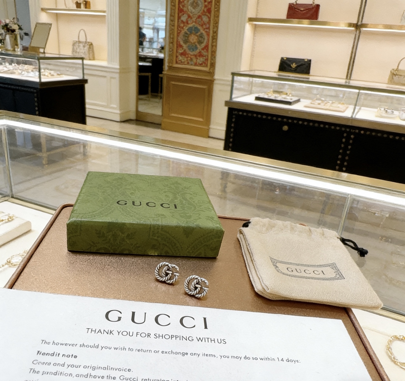 Gucci 新品首发不爆不发 抖音带货 首选 𝐆𝐮𝐜𝐜𝐢古驰耳钉最新款档次更高 Anger Forest系列双g设计理念 系列古驰耳钉