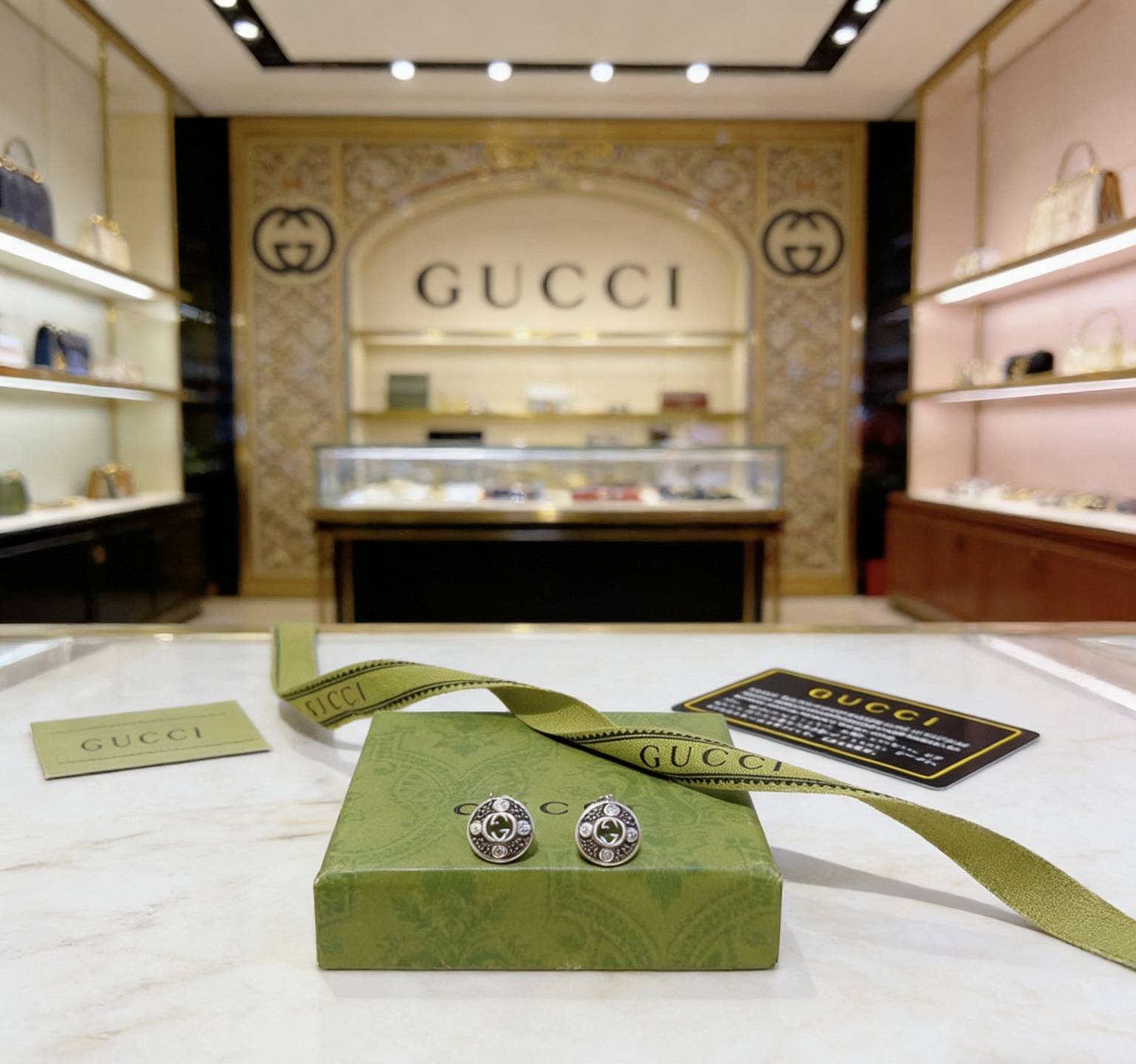 Gucci 新品首发不爆不发 抖音带货 首选 𝐆𝐮𝐜𝐜𝐢古驰耳钉最新款档次更高 Anger Forest系列双g设计理念 系列古驰耳钉
