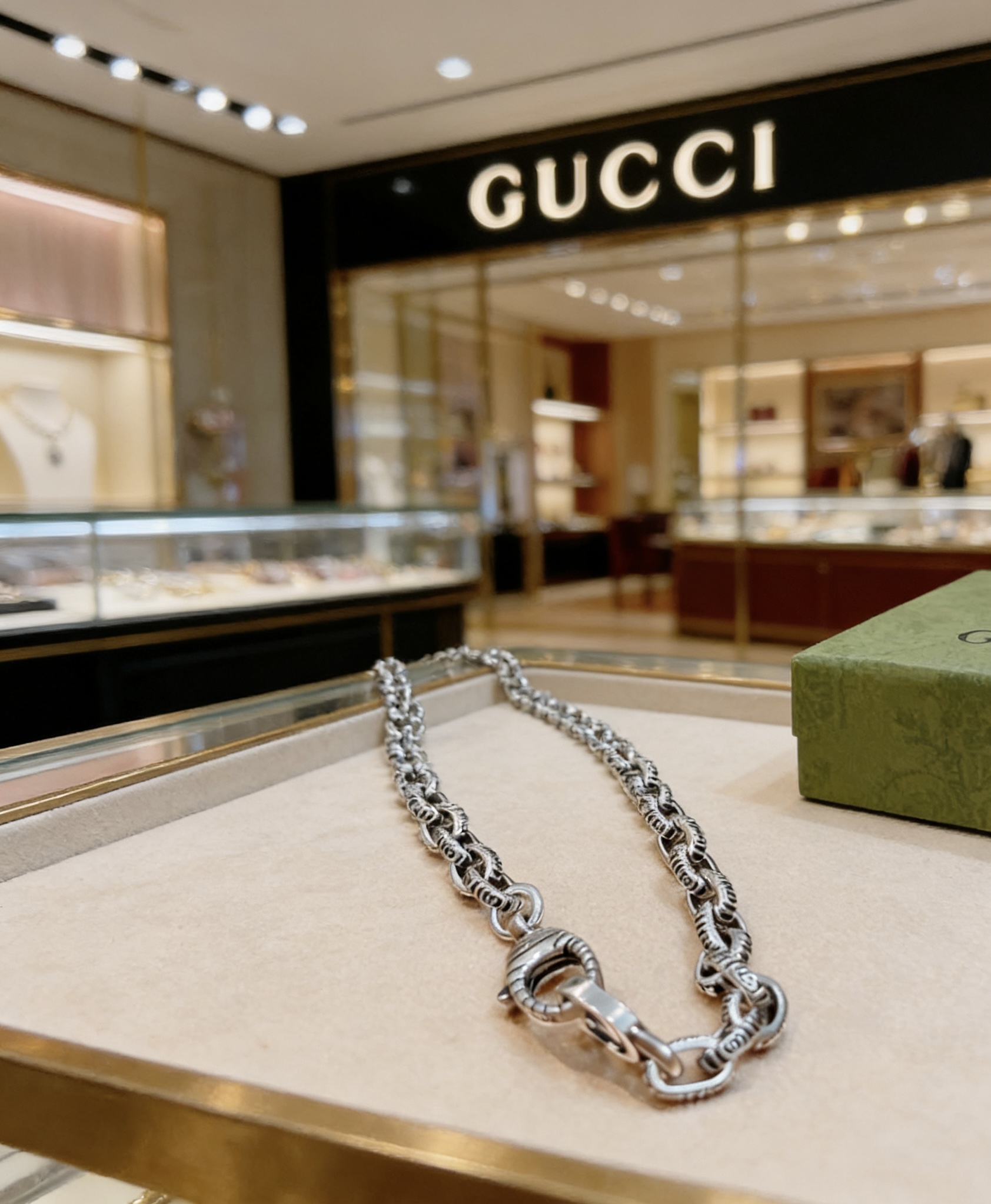 Gucci 不爆不发 抖音带货 首选 𝐆𝐮𝐜𝐜𝐢古驰项链最新款链条档次更高 Anger Forest系列双g 吊坠高端项链 设计的优雅与独特魅力
