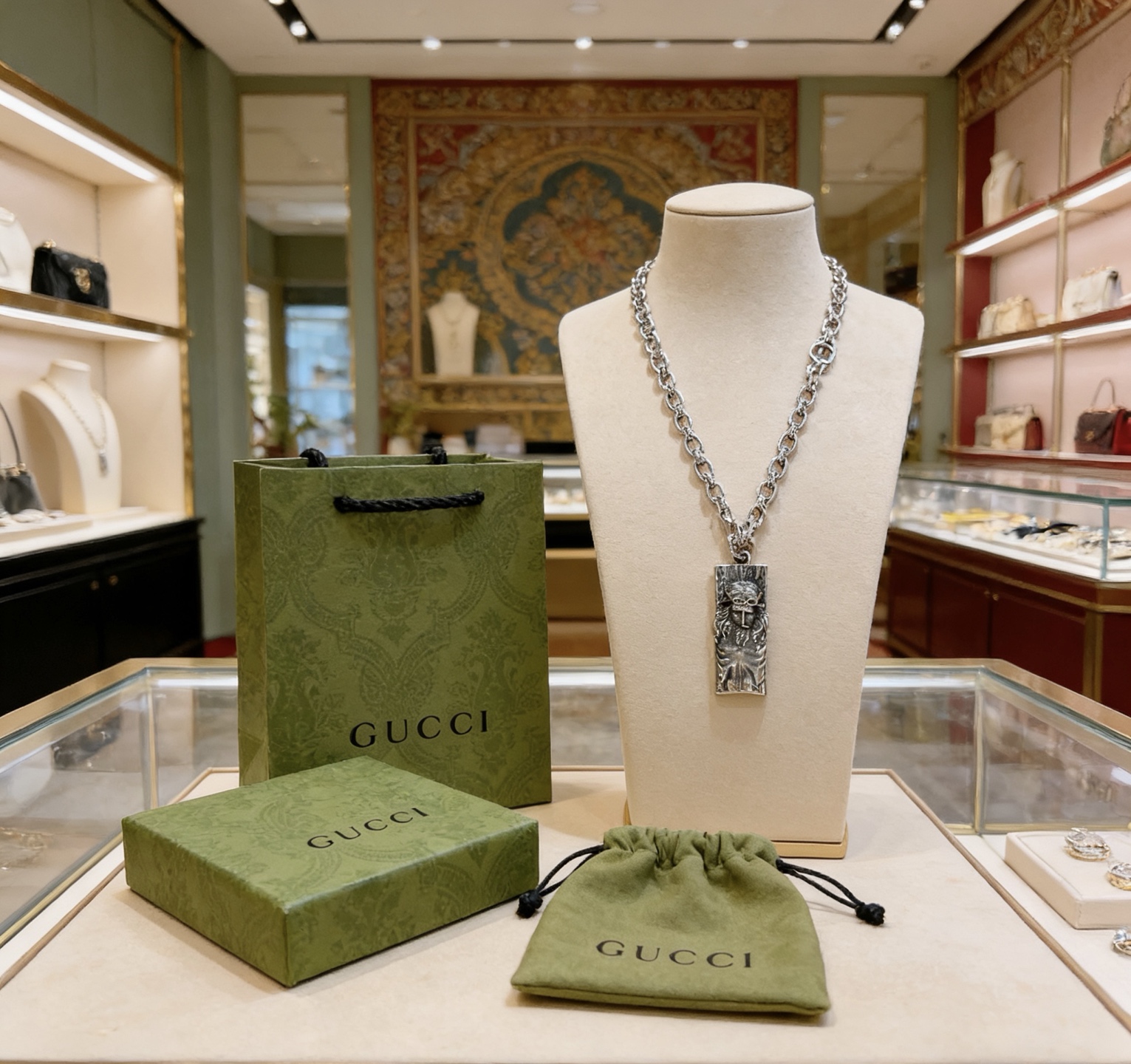 Gucci 不爆不发 抖音带货 首选 𝐆𝐮𝐜𝐜𝐢古驰项链最新款链条档次更高 Anger Forest系列双g 吊坠高端项链 设计的优雅与独特魅力