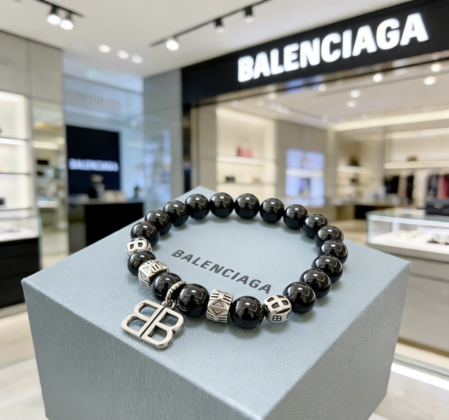 Balenciaga 精工版本天然石黑玛瑙巴黎世家手链