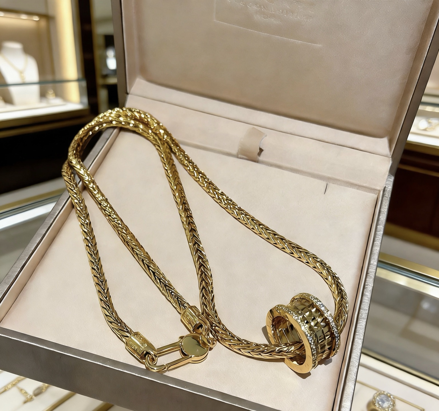 Bvlgari 宝格丽项链V金材质 BVLGARI宝格丽 DIVAS‘ DREAM 系列 品相完美