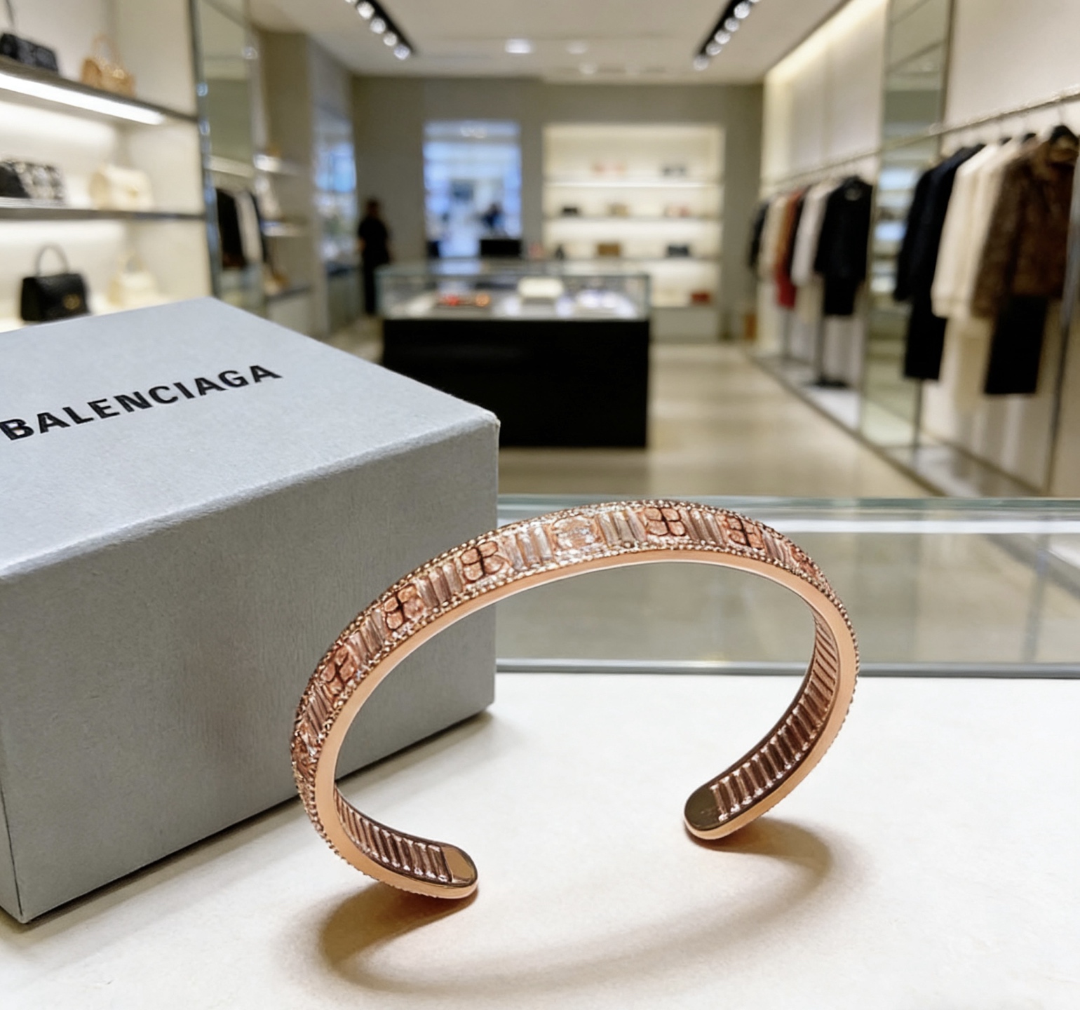 NO:755023,Batch. Original item, new product, Balenciaga bracelet, Balenciaga bracelet counter, consistent Balenciaga bracelet, popular model for men and women shipped, unique design, avant-garde, a must-have for men and women!  , jewelry boutique, balenciaga, balenciaga, bracelet, bracelet19860909批. 原单货新品 巴黎世家手镯 Balenciaga手链专柜一致巴黎世家手链手镯 男女火爆款出货 设计独特 前卫 男女必备！,饰品精品,balenciaga,balenciaga,bracelet,bracelet,Jewelry