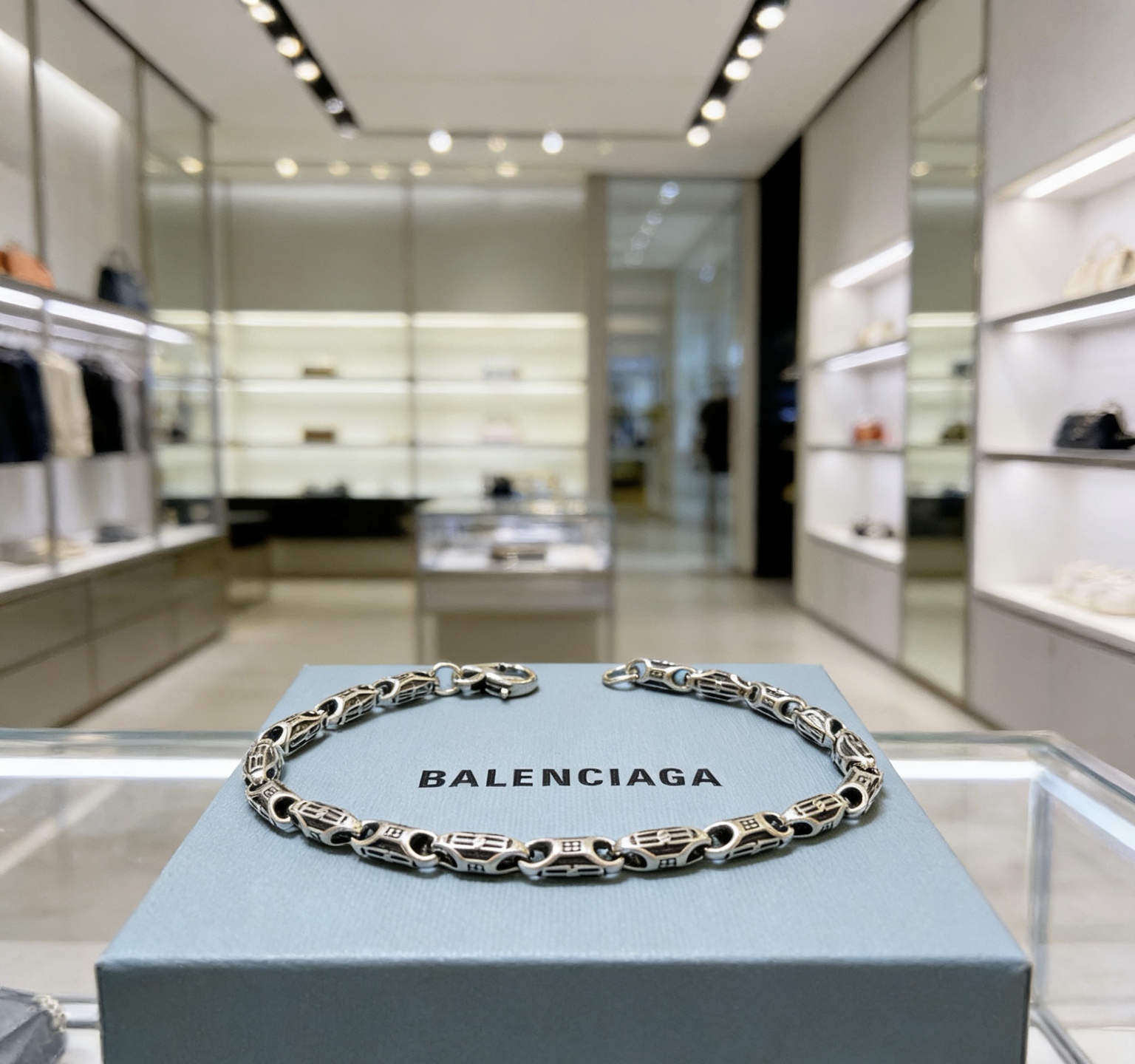 NO:755041,Batch. Original new product Balenciaga Bracelet Balenciaga Bracelet Counter Same Balenciaga Bracelet Men's hot model shipped Unique design avant-garde A must-have for men!  Size 18 20 22 24cm, fine jewelry, balenciaga, balenciaga, bracelet19860909批. 原单货新品 巴黎世家手链Balenciaga手链专柜一致巴黎世家手链 男士火爆款出货 设计独特 前卫 男士必备！码数18 20 22 24cm,饰品精品,balenciaga,balenciaga,bracelet,Jewelry