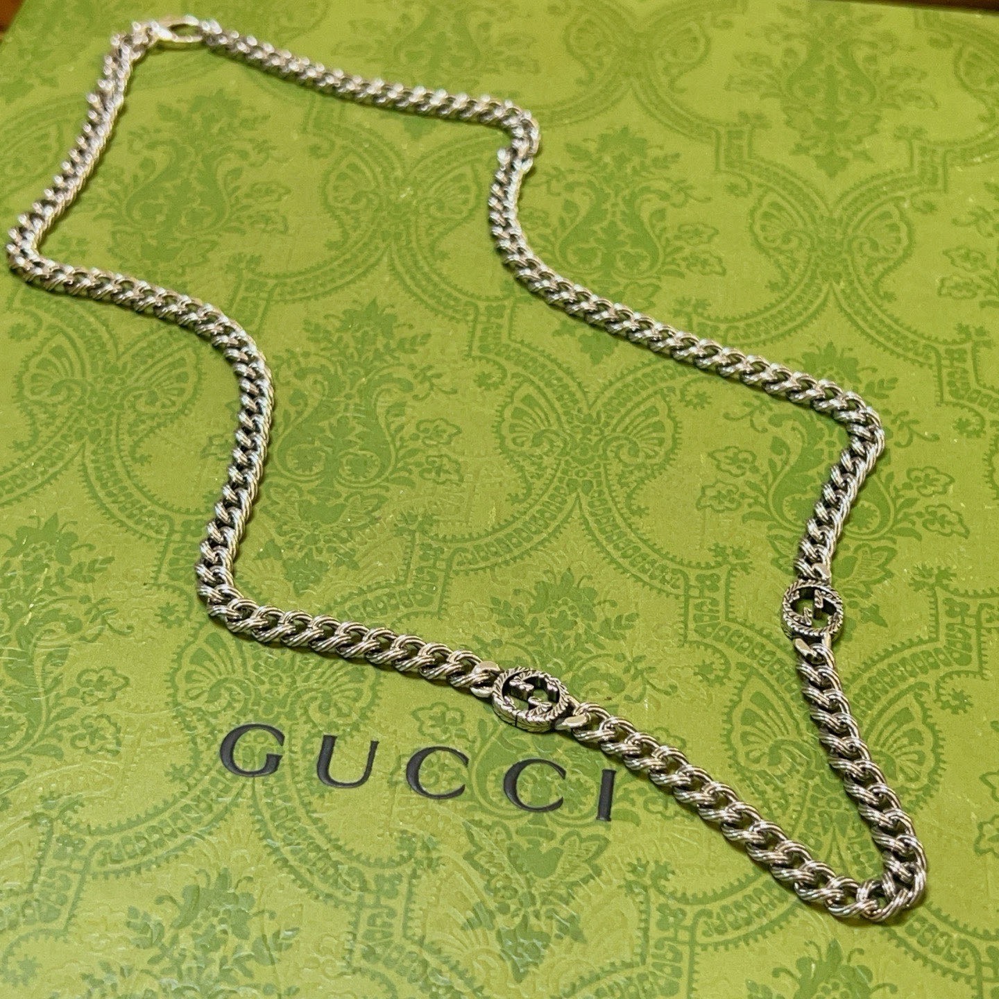 NO:755090,Batch of new products released, handsome Gucci necklace, latest chain, higher grade, same style as Anger Forest series double G Gucci necklace for celebrities, details are distressed, non-market glossy version, this one has been out, best-selling model in Gucci, very good to match with trendy clothes, fine jewelry, gucci, necklace19860909批 新品发布巨帅古驰项链最新款链条档次更高明星同款Anger Forest系列双G古驰项链 细节对版做旧处理 非市面亮面版型 这款一直在出 古驰里面热卖款 非常好搭配潮流衣服,饰品精品,gucci,necklace,Jewelry