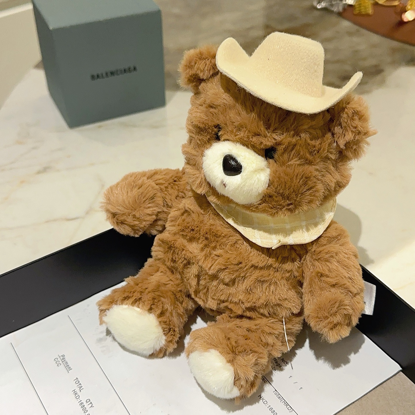 NO:755097,A batch of large-sized new products are released. The texture is super good. Balenciaga bag charm keychain. Balenciaga keychain. The latest bag charm is the same style as that of celebrities. Classic co-branded design concept keychain series. The details are distressed. Non-market glossy version. This one has been released. The best-selling model in Balenciaga. Very good match with trendy backpacks, jewelry boutiques, balenciaga, backpacks, keychain.19860909批大号新品发布 质感超好 巴黎世家包包挂饰钥匙扣 巴黎世家钥匙扣 最新款包包挂饰档次更高明星同款 经典款联名设计理念钥匙扣系列 细节对版做旧处理 非市面亮面版型 这款一直在出 巴黎世家里面热卖款 非常好搭配潮流背包,饰品精品,balenciaga,backpacks,keychain,Jewelry