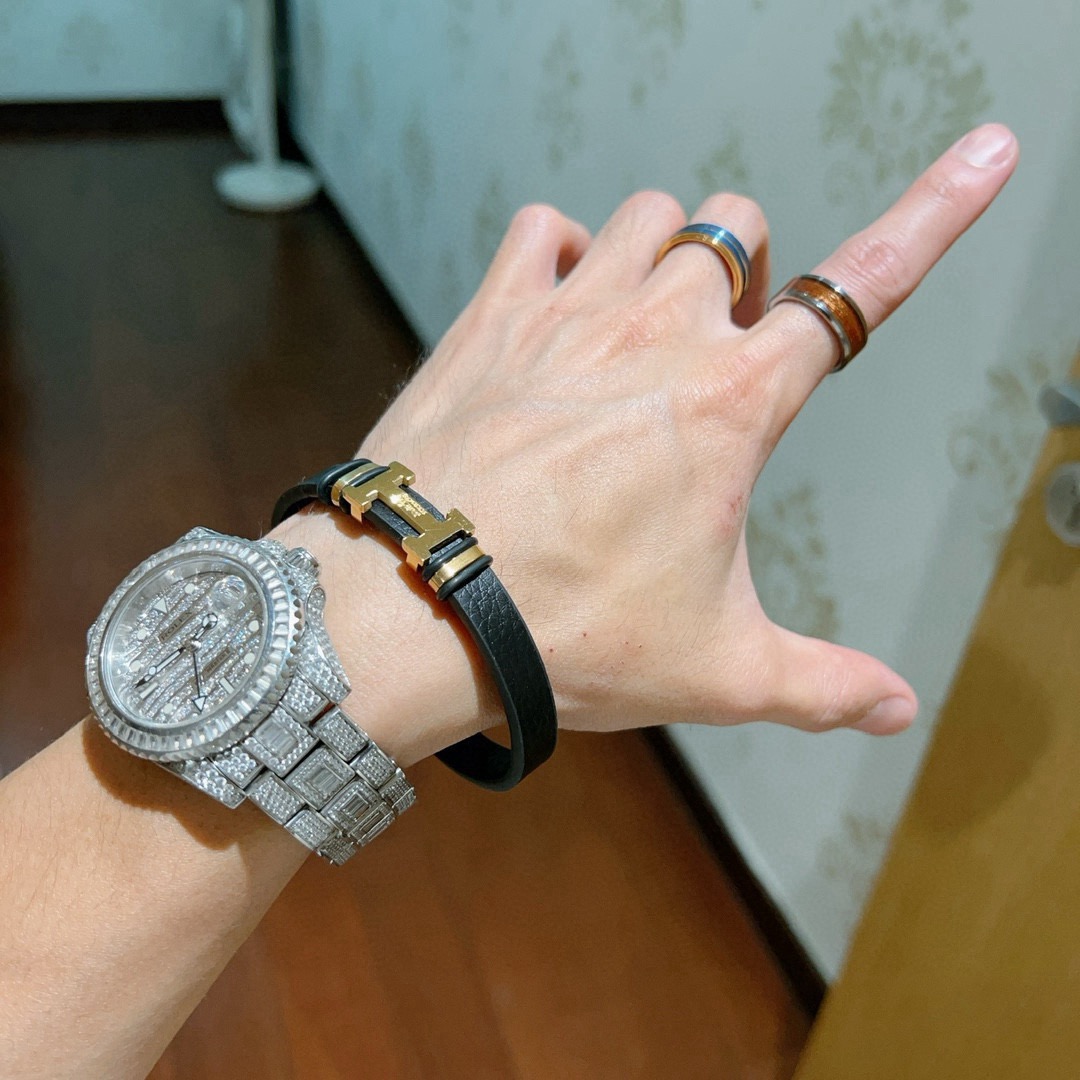 Hermès 新品发售 爱马仕手绳手环最新款纯手工头层牛皮材质档次更高 H系列系列 款系列手链手绳