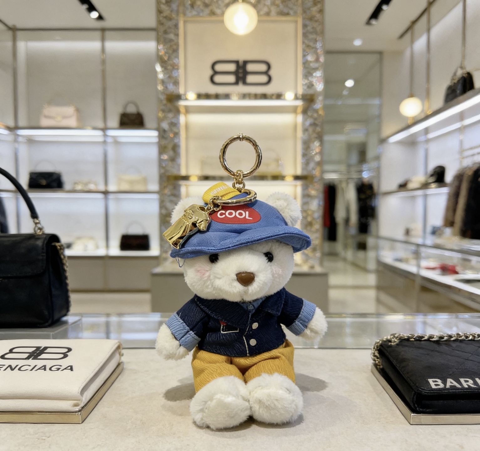 NO:755073,The first batch of new products released Balenciaga bag charm keychain Balenciaga keychain The latest bag charms are of a higher grade and are the same style as celebrities Classic co-branded design concept keychain series The details are distressed and not available in the market Glossy version This one has been on the market. The best-selling model in Balenciaga. Very good match with trendy backpacks, jewelry boutiques, balenciaga, backpacks, keychain19860909批新品发布 巴黎世家包包挂饰钥匙扣 巴黎世家钥匙扣 最新款包包挂饰档次更高明星同款 经典款联名设计理念钥匙扣系列 细节对版做旧处理 非市面亮面版型 这款一直在出 巴黎世家里面热卖款 非常好搭配潮流背包,饰品精品,balenciaga,backpacks,keychain,Jewelry