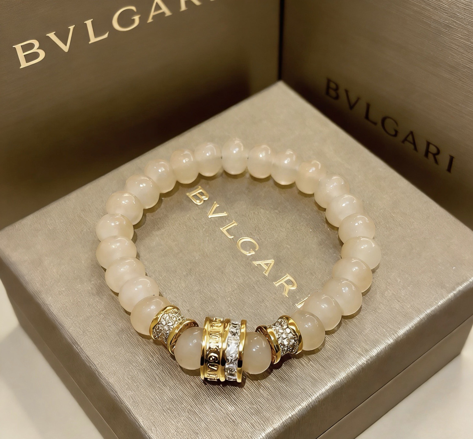Bvlgari 宝格丽手链V金材质 BVLGARI宝格丽 DIVAS‘ DREAM 系列 天然石 品相完美