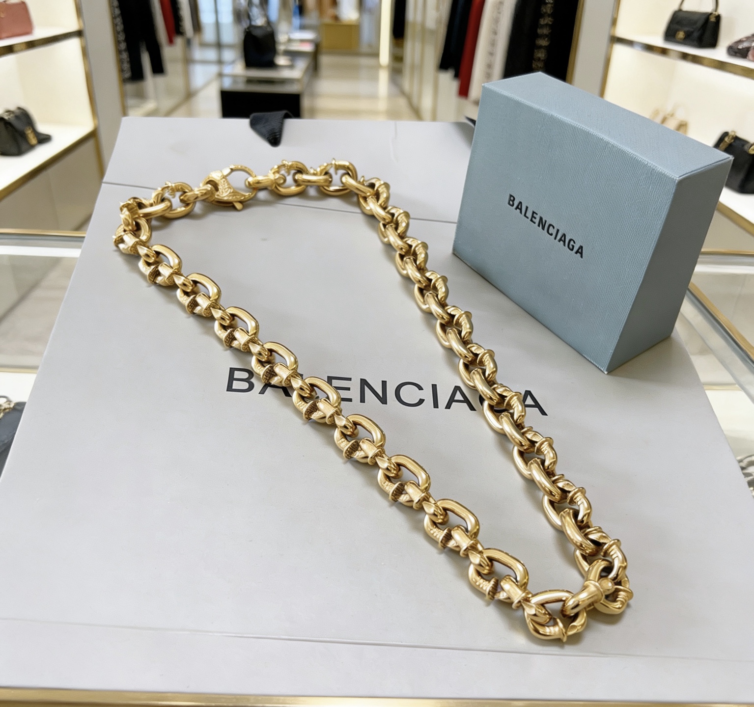 NO:755086,Batch original single goods new products Balenciaga necklace Balenciaga new necklace counter consistent fine details workmanship every detail process in place fine design craftsmanship hot models shipped unique design retro style Balenciaga necklace, jewelry boutique, balenciaga, balenciaga, necklace19860909批 原单货新品 巴黎世家项链 Balenciaga 新款项链专柜一致 细节做工精细 每个细节流程到位 设计工艺精细 火爆款出货 设计独特 复古风格 巴黎世家项链,饰品精品,balenciaga,balenciaga,necklace,Jewelry