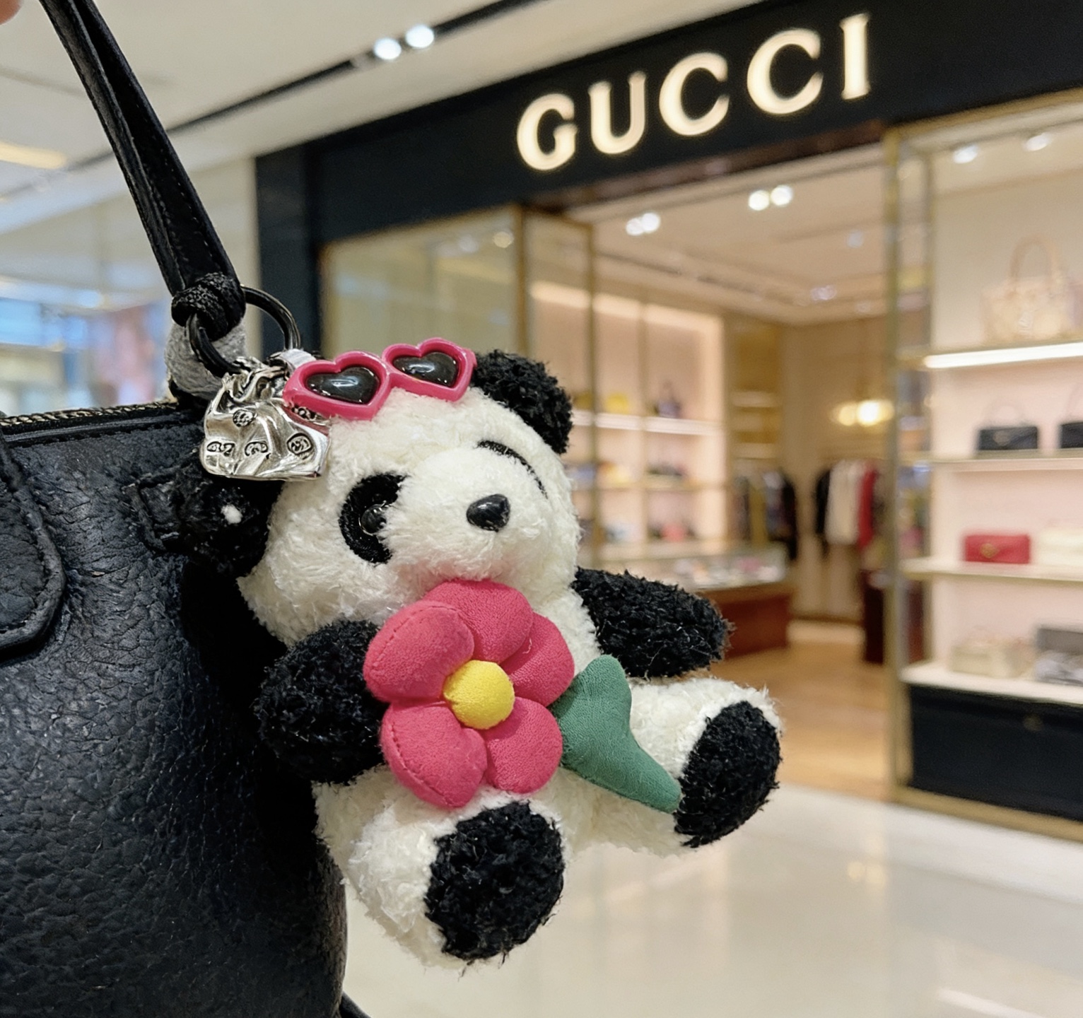 NO:755121,Batch of new product releases Gucci keychains Gucci bag buckles The latest bag charms are of higher quality Stars have the same style Anger Forest series Double G classic models co-branded design concept keychain series The details are distressed and not available in the market Glossy version This one has been out The best-selling model in Gucci Very good match with trendy backpacks, jewelry boutiques, gucci, backpacks, keychain19860909批新品发布 古驰钥匙扣 古驰包包扣 最新款包包挂饰档次更高明星同款Anger Forest系列双G经典款联名设计理念钥匙扣系列 细节对版做旧处理 非市面亮面版型 这款一直在出 古驰里面热卖款 非常好搭配潮流背包,饰品精品,gucci,backpacks,keychain,Jewelry