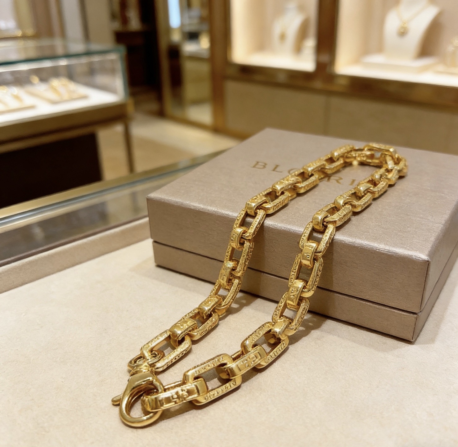 Bvlgari 宝格丽手链V金材质 BVLGARI宝格丽 DIVAS‘ DREAM 系列 品相完美