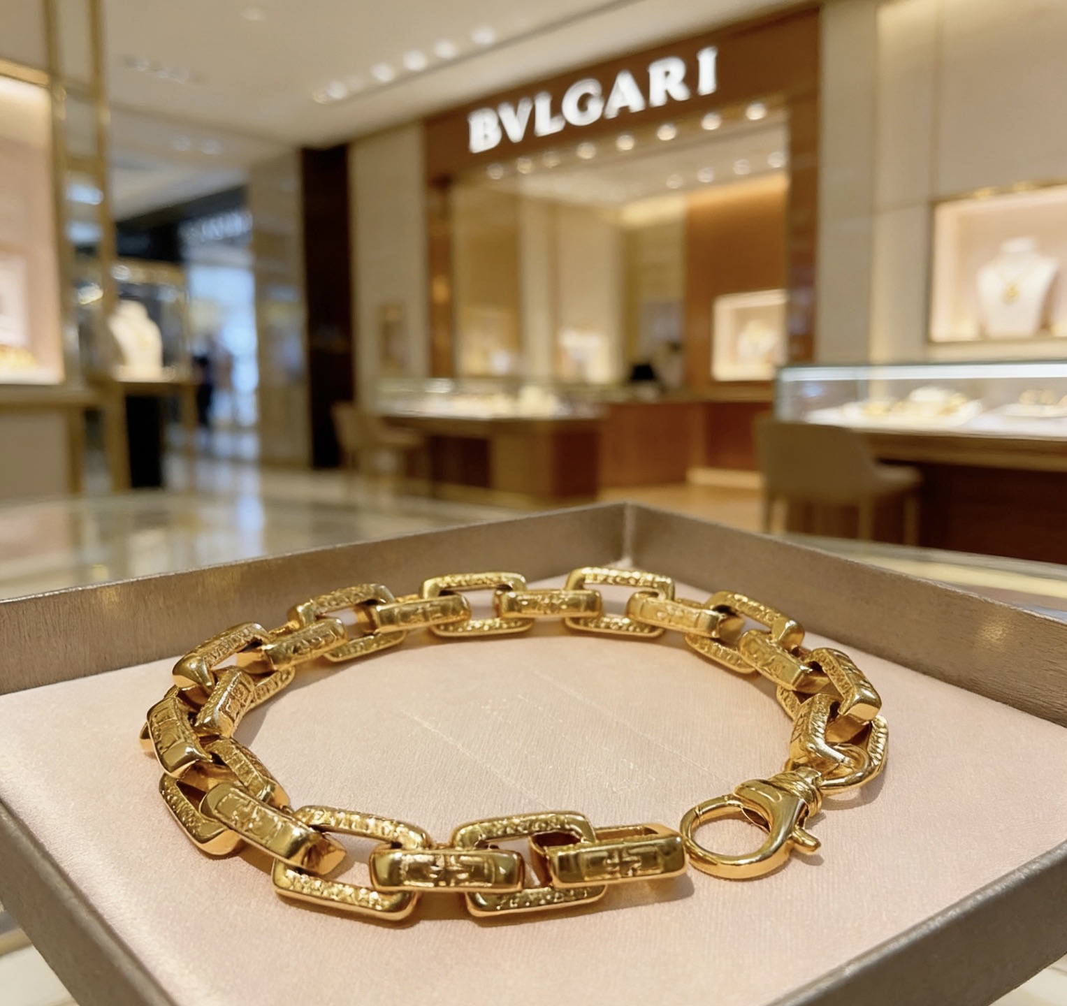 Bvlgari 宝格丽手链V金材质 BVLGARI宝格丽 DIVAS‘ DREAM 系列 品相完美