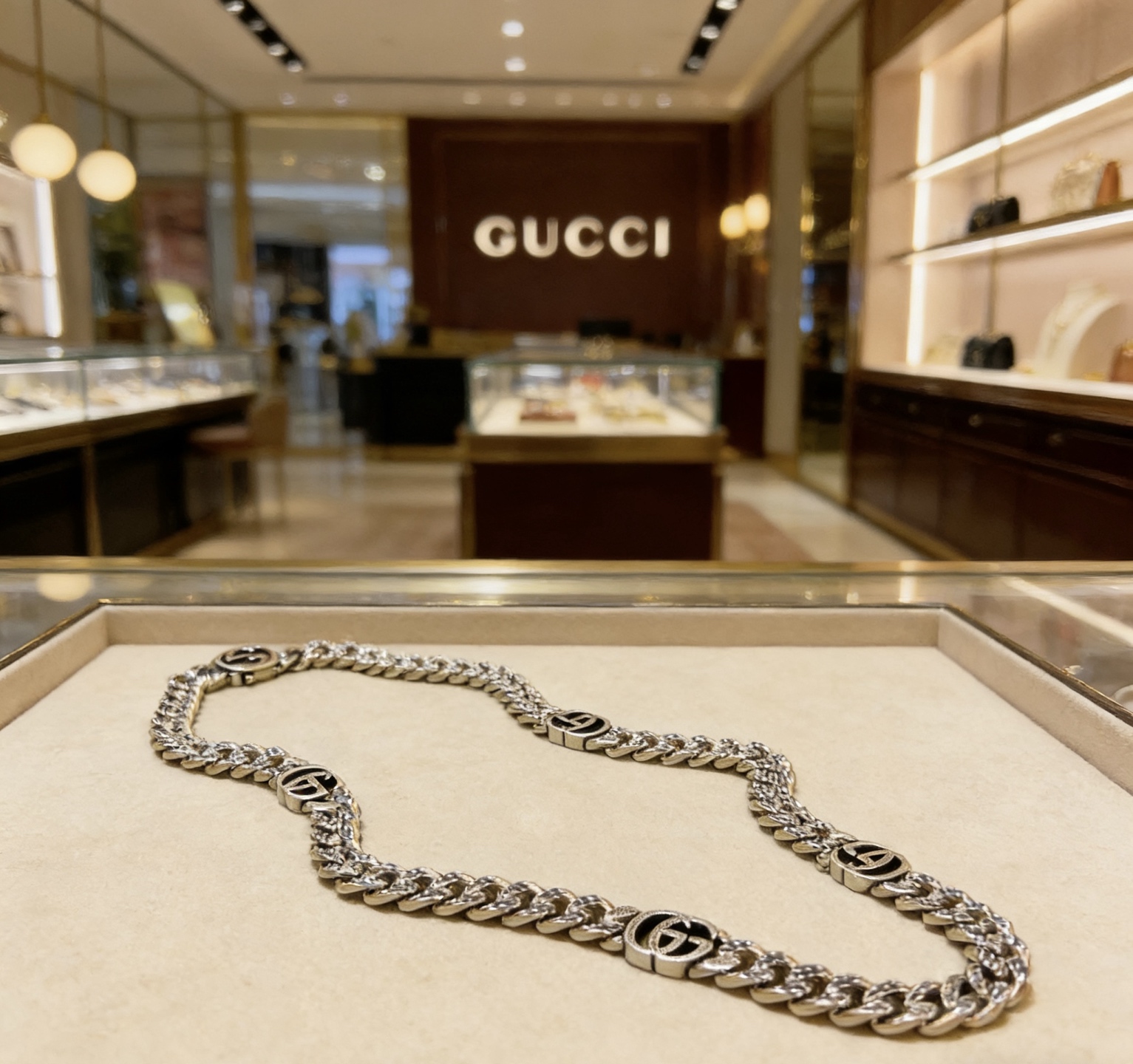 Gucci 古驰套装新品发布 不爆不发 抖音带货 首选 𝐆𝐮𝐜𝐜𝐢古驰项链最新款链条档次更高 Anger Forest系列双g古驰新品艺术风格 项链