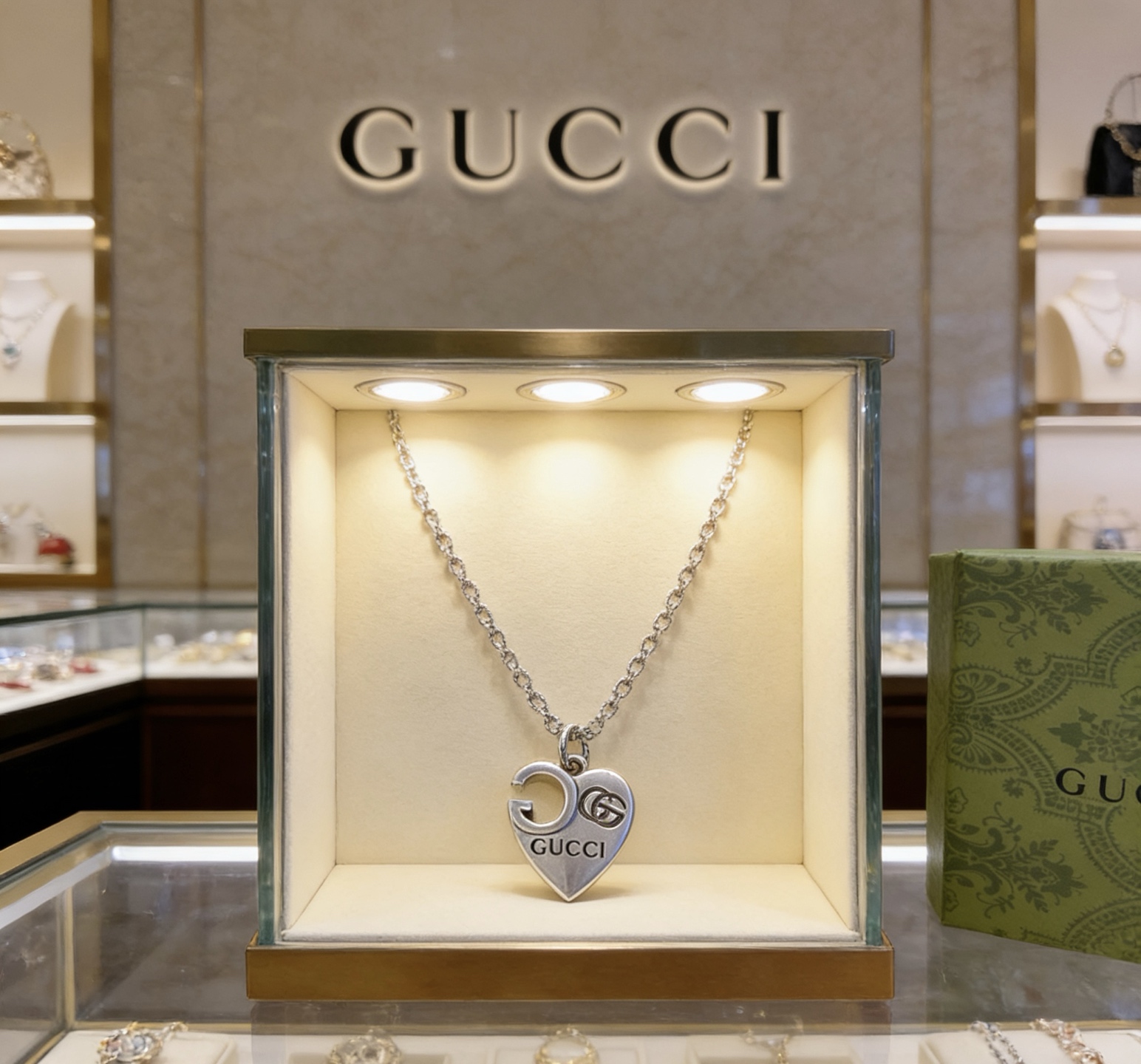 Gucci 古驰套装新品发布 不爆不发 抖音带货 首选 𝐆𝐮𝐜𝐜𝐢古驰项链最新款链条档次更高 Anger Forest系列双g古驰新品艺术风格 项链
