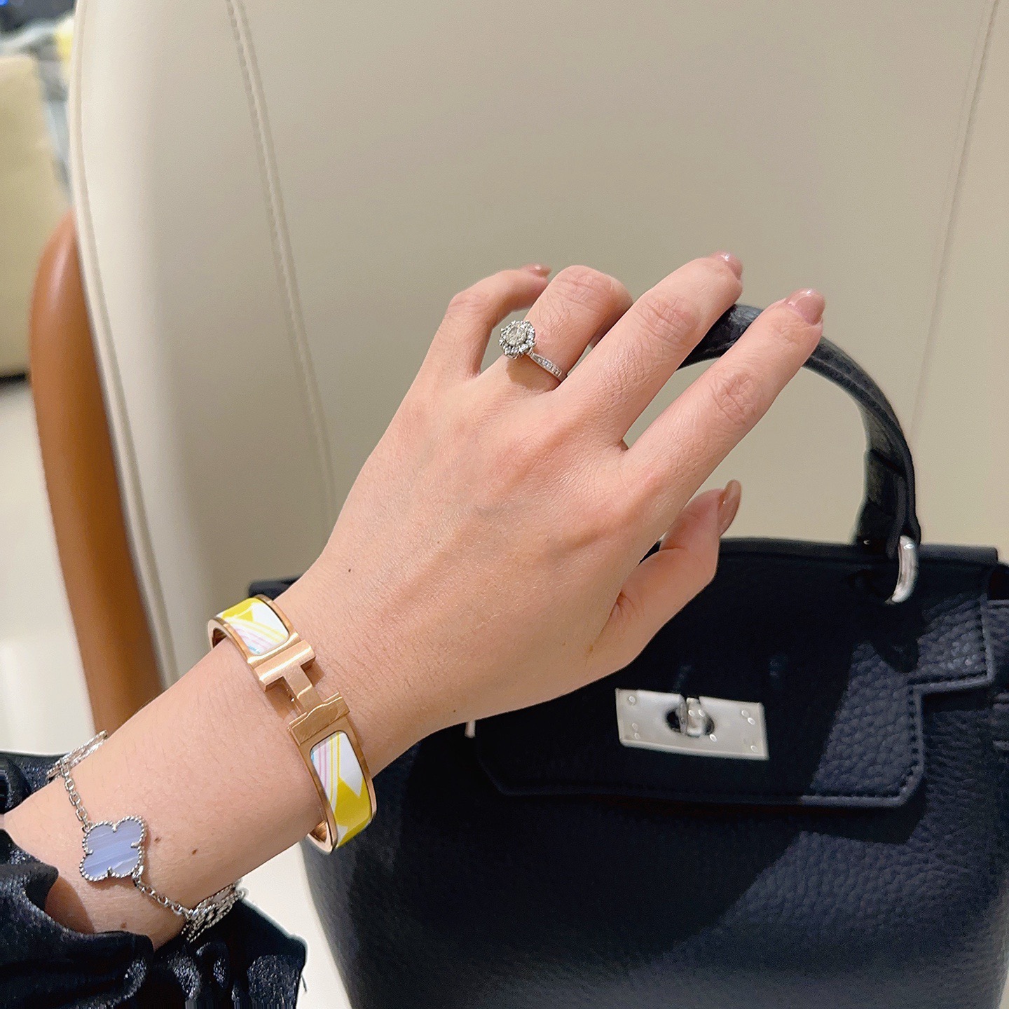 Bracciale Hermes Clic H metallo placcato oro rosa con smalto giallo bianco viola chiaro 17