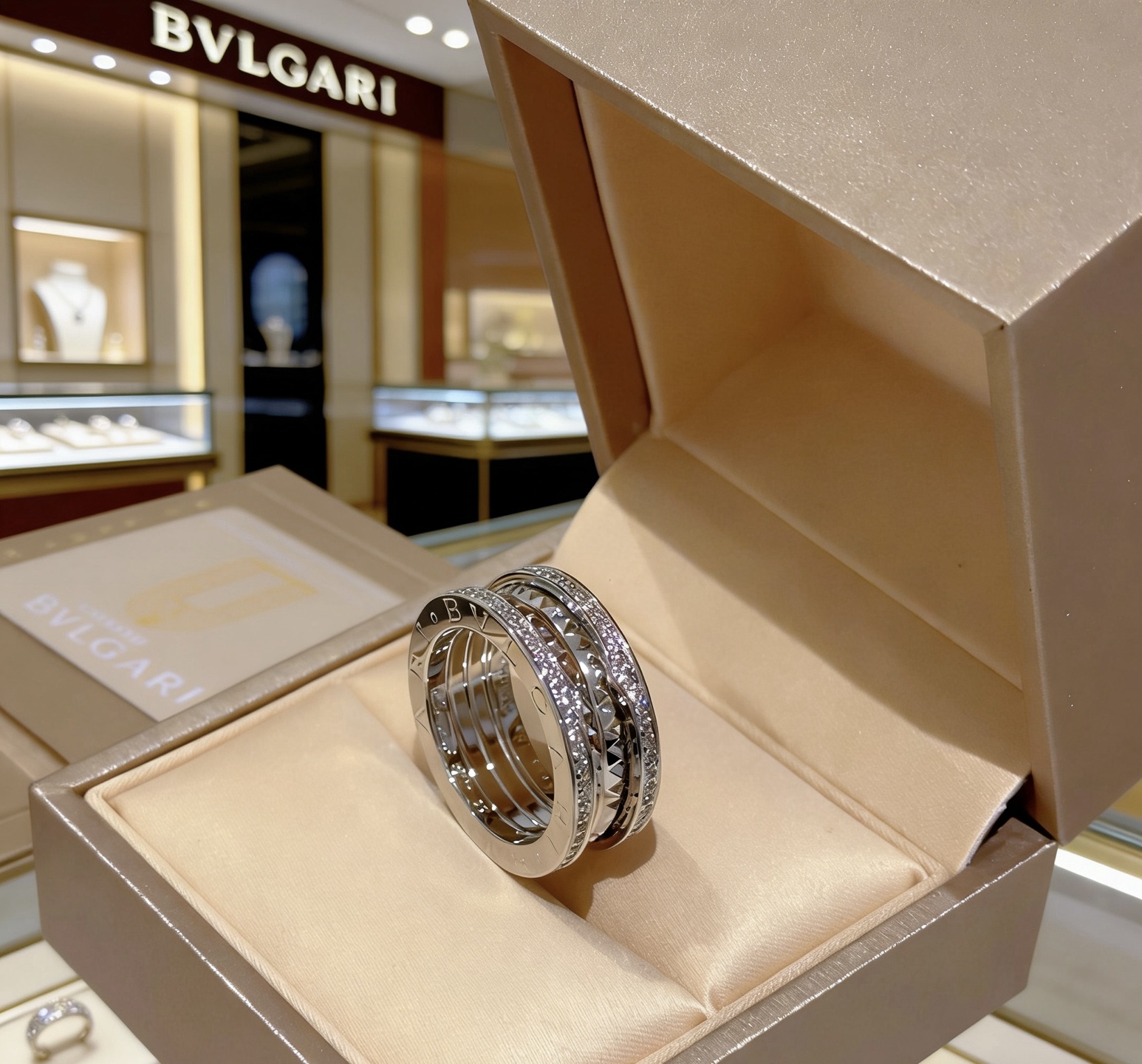 NO:755174,Batch. Bvlgari necklace V gold material. BVLGARI DIVAS’ DREAM series. Perfect appearance, unparalleled details. The unique color is completely impeccable. It is also decorated with a classic ring shape design. It is simple yet elegant and eye-catching. The combination of rose gold and diamonds is more elegant. The upper body is elegant and attractive. Same style for men and women. Bvlgari ring code number: 6789 10 11, fine jewelry, Bottega  veneta,bvlgari,bvlgari,necklace,ring19860909批.宝格丽项链V金材质 .BVLGARI宝格丽 DIVAS‘ DREAM 系列 品相完美,细节无敌,那种独特的色泽完全无可挑剔,再缀以经典指环外形设计,简约之余却又优雅夺目,玫瑰金镶嵌钻石的组合更显气色,上身雅致动人.男女同款 宝格丽戒指 码数:6789 10 11,饰品精品,bottega veneta,bvlgari,bvlgari,necklace,ring,Jewelry