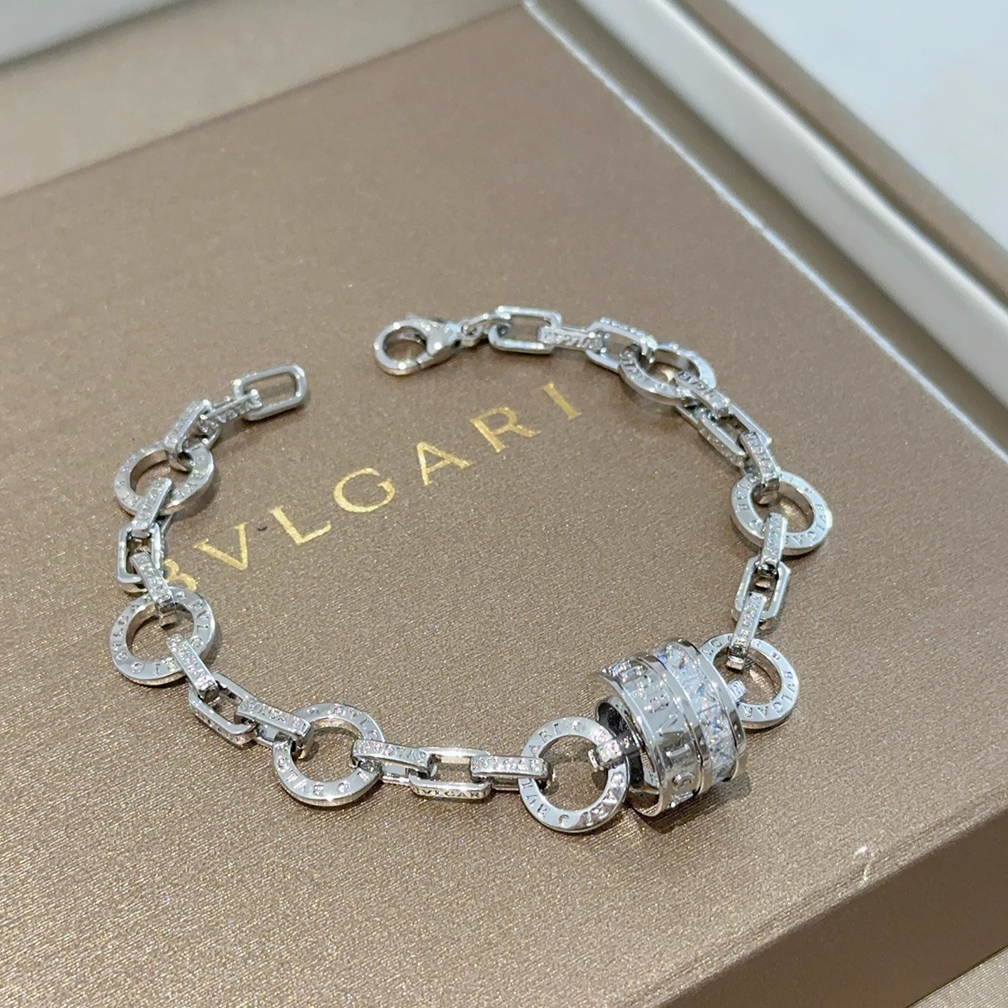 Bvlgari 满钻镶嵌宝格丽手链V金材质 BVLGARI宝格丽 DIVAS‘ DREAM 系列 品相完美
