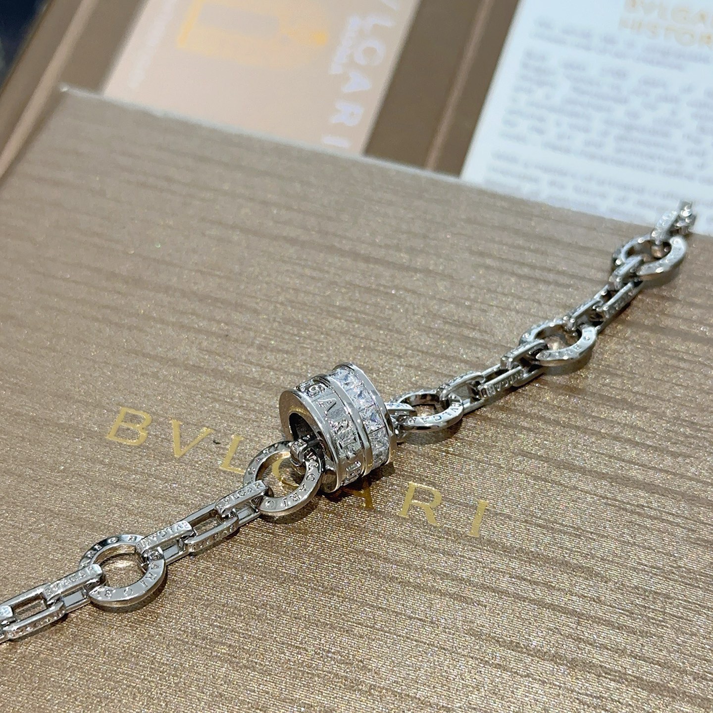 Bvlgari 满钻镶嵌宝格丽手链V金材质 BVLGARI宝格丽 DIVAS‘ DREAM 系列 品相完美