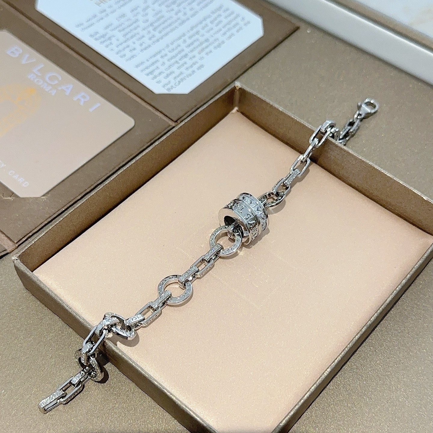 Bvlgari 满钻镶嵌宝格丽手链V金材质 BVLGARI宝格丽 DIVAS‘ DREAM 系列 品相完美