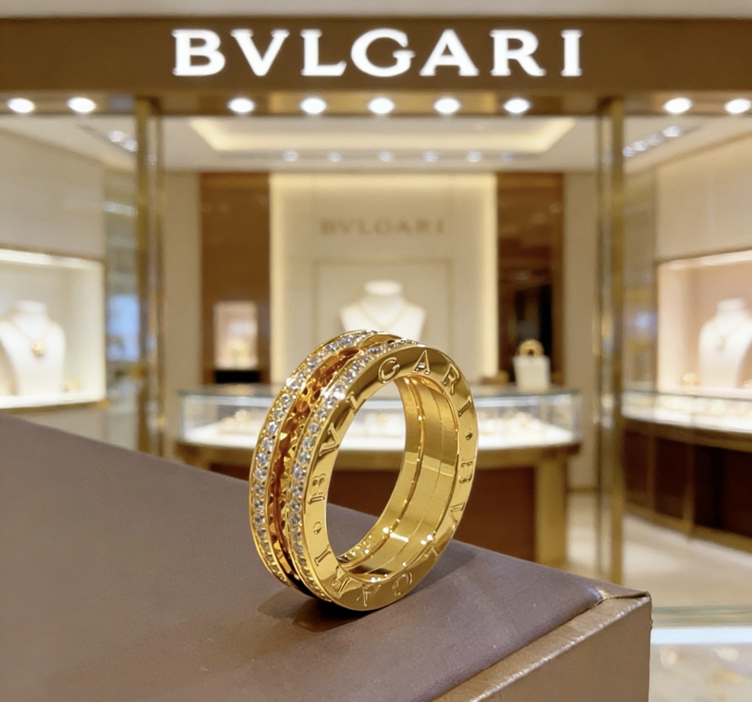 NO:755181,Batch. Bvlgari necklace made of V gold. BVLGARI DIVAS’ DREAM series. Perfect appearance, incomparable details. The unique color is completely impeccable. It is also decorated with a classic ring shape design. It is simple yet elegant and eye-catching. The combination of rose gold and diamonds makes the upper body more elegant and attractive. Same style for men and women. Bvlgari ring code number: 6789 10 11, boutique jewelry, bottega  veneta,bvlgari,bvlgari,necklace,ring19860909批.宝格丽项链V金材质.BVLGARI宝格丽 DIVAS‘ DREAM 系列 品相完美,细节无敌,那种独特的色泽完全无可挑剔,再缀以经典指环外形设计,简约之余却又优雅夺目,玫瑰金镶嵌钻石的组合更显气色,上身雅致动人.男女同款 宝格丽戒指 码数:6789 10 11,饰品精品,bottega veneta,bvlgari,bvlgari,necklace,ring,Jewelry