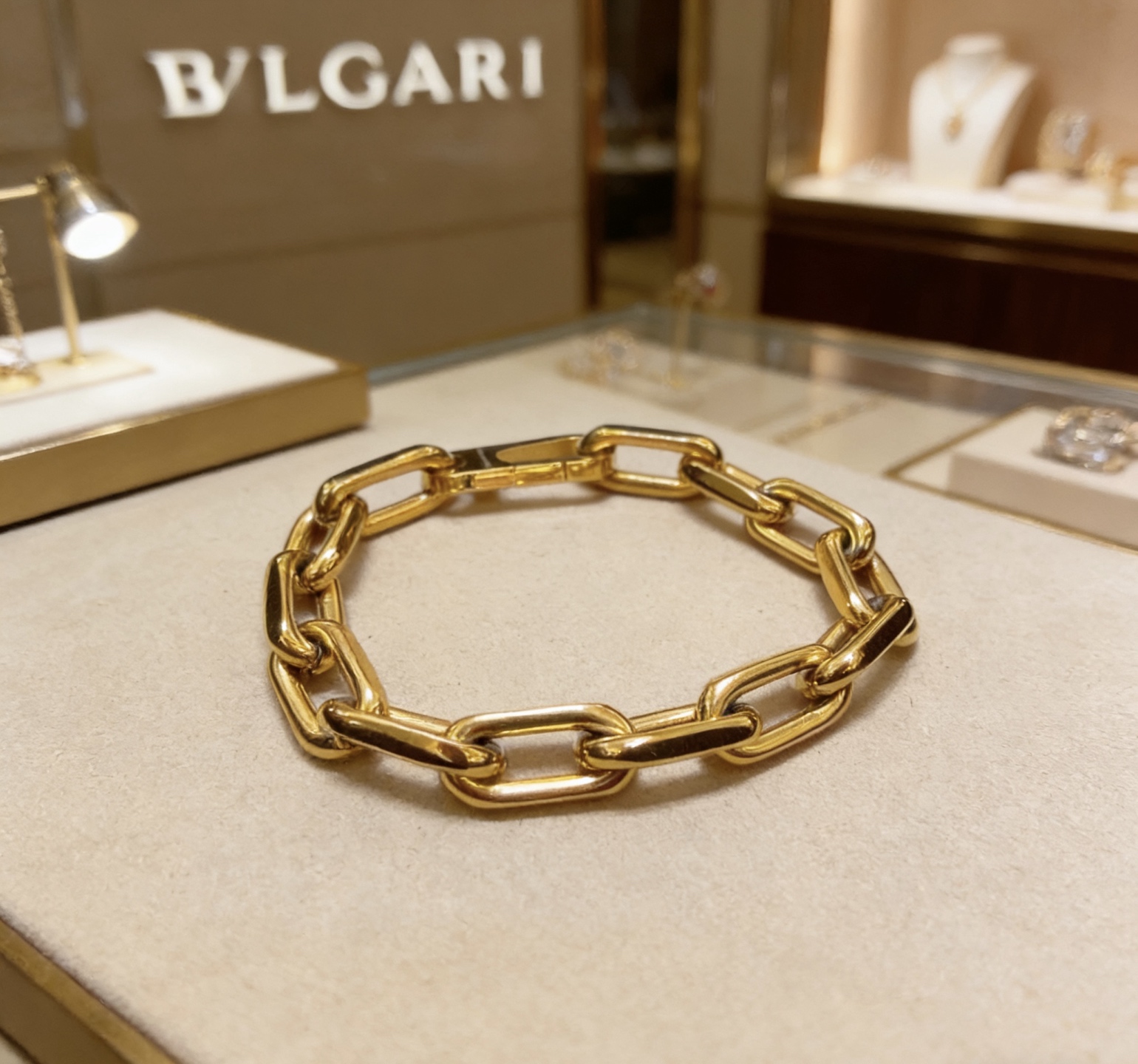 Bvlgari 宝格丽手链V金材质 BVLGARI宝格丽 DIVAS‘ DREAM 系列 品相完美