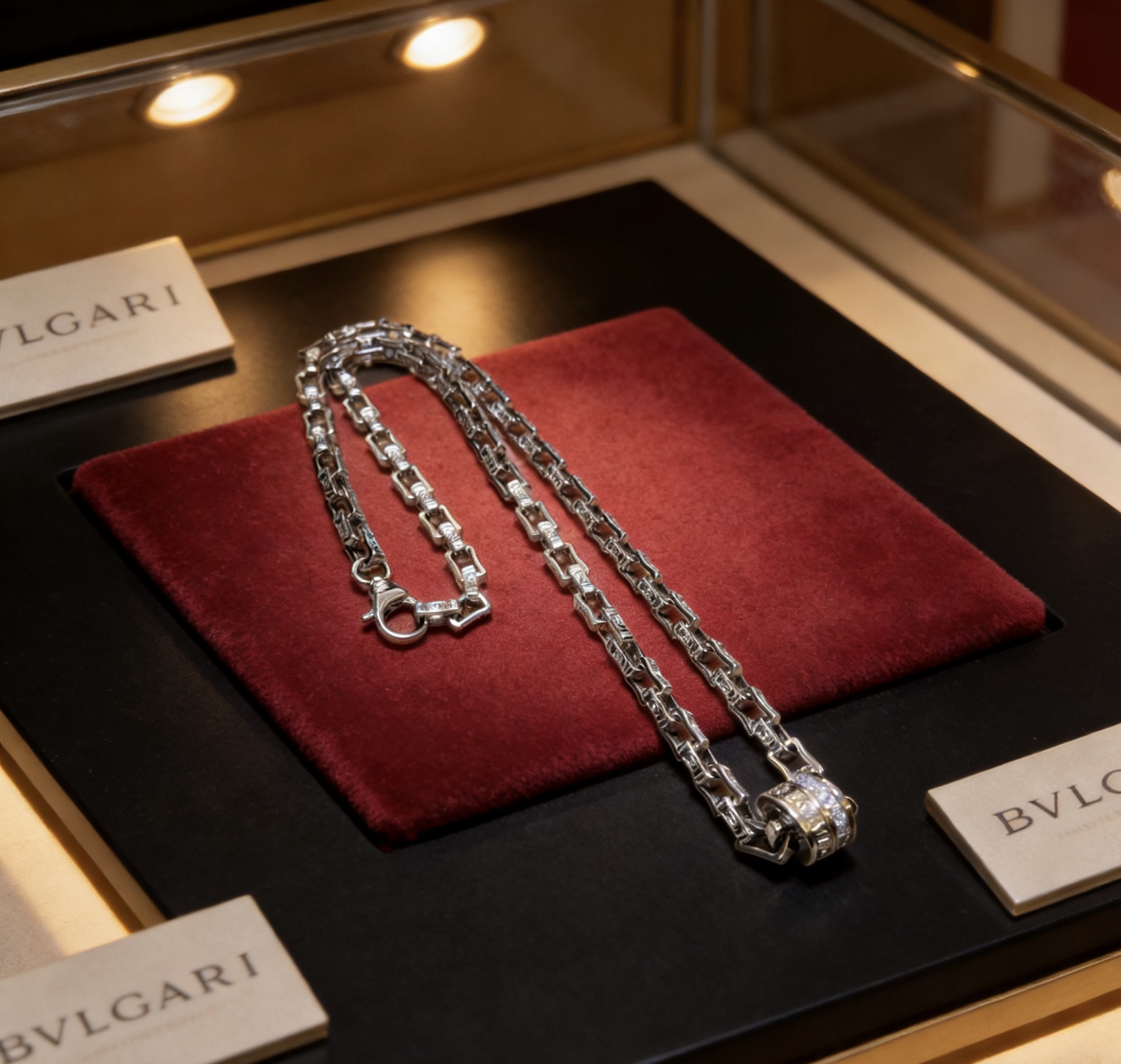 NO:755159,Batch. Bulgari necklace V gold material BVLGARI BVLGARI DIVAS’ DREAM series The appearance is perfect, the details are invincible, the unique color is completely impeccable, and it is decorated with a classic ring shape design, which is simple yet elegant and eye-catching. The combination of V gold is more elegant, and the upper body is elegant and attractive. Same style for men and women. Bulgari necklaces, jewelry boutiques, bottega veneta, bvlgari, bvlgari, necklace19860909批.宝格丽项链V金材质 BVLGARI宝格丽 DIVAS‘ DREAM 系列 品相完美,细节无敌,那种独特的色泽完全无可挑剔,再缀以经典指环外形设计,简约之余却又优雅夺目,V金的组合更显气色,上身雅致动人.男女同款 宝格丽项链,饰品精品,bottega veneta,bvlgari,bvlgari,necklace,Jewelry