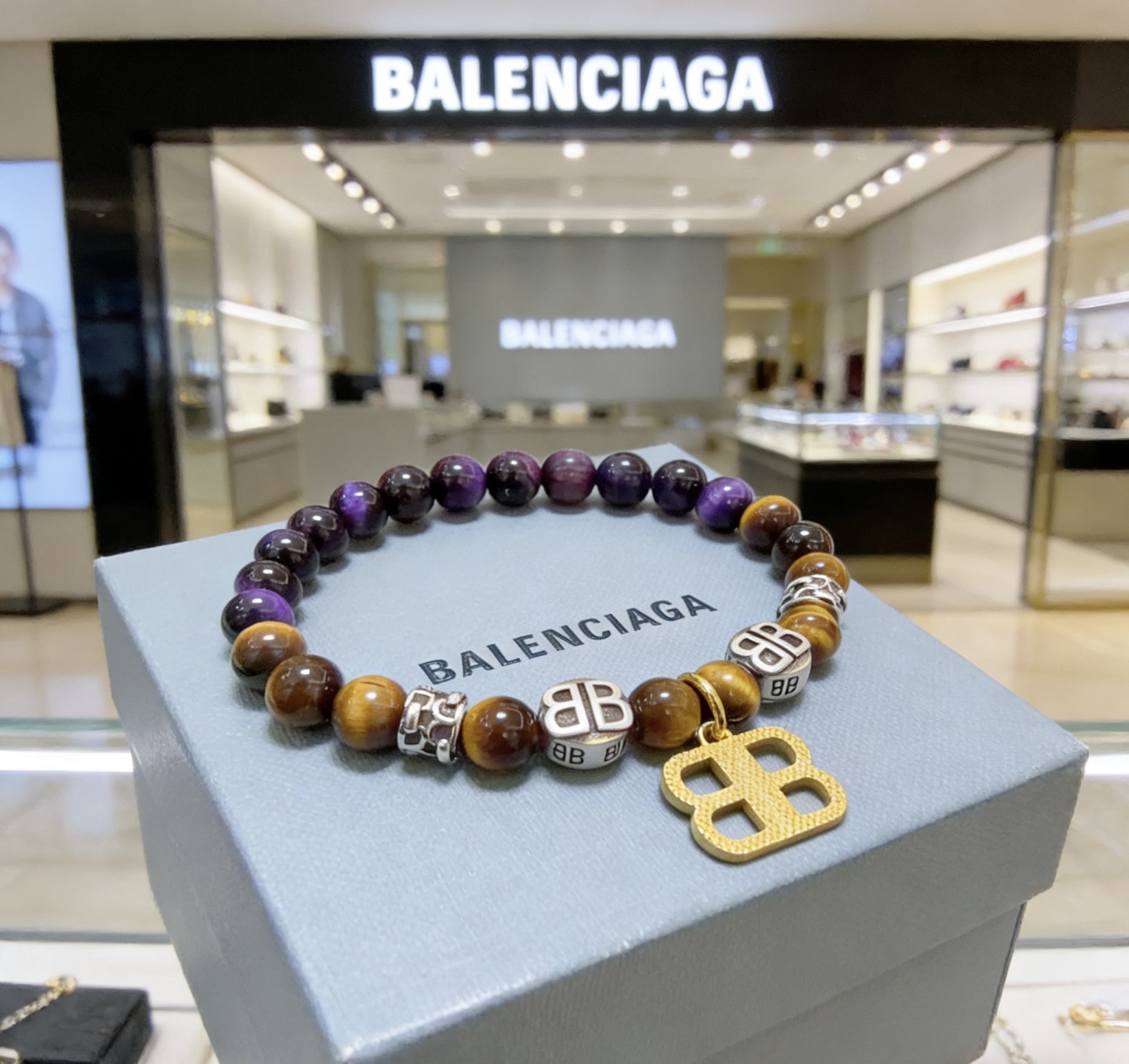 NO:763393,Batch Counter Seiko version of natural tiger eye stone Balenciaga bracelet Thai silver style Balenciaga bracelet Star same style for men and women Retro style Original replica Handmade ~ Genuine open mold trendy fashion must-have Can be worn by both men and women Same style for couples Rock punk Thai silver style Retro elements Trendy and versatile I like it very much when placing an order. Please note that the wrist circumference is 16cm~25cm. Boutique jewelry, balenciaga, bracelet19860909批 专柜精工版本天然虎眼石石巴黎世家手链 泰银风格巴黎世家手链 明星同款男女款 复古做旧风 原版复刻 纯手工打造 ～正品开模潮流时尚必备 男女均可佩戴 情侣款同款 摇滚朋克泰银风格 复古元素 潮流百搭 超级喜欢下单备注手腕周长16cm~25cm,饰品精品,balenciaga,bracelet,Jewelry