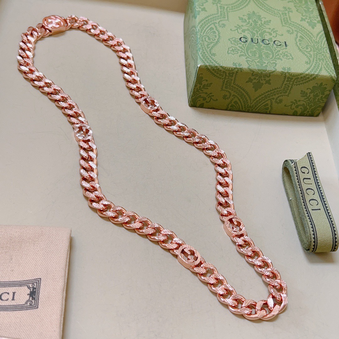 Gucci 不爆不发 抖音带货 首选 𝐆𝐮𝐜𝐜𝐢古驰项链最新款链条档次更高 Anger Forest系列双g玫瑰金高端项链 设计的优雅与独特魅力