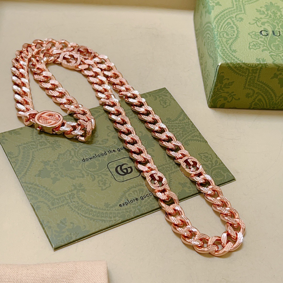 Gucci 不爆不发 抖音带货 首选 𝐆𝐮𝐜𝐜𝐢古驰项链最新款链条档次更高 Anger Forest系列双g玫瑰金高端项链 设计的优雅与独特魅力