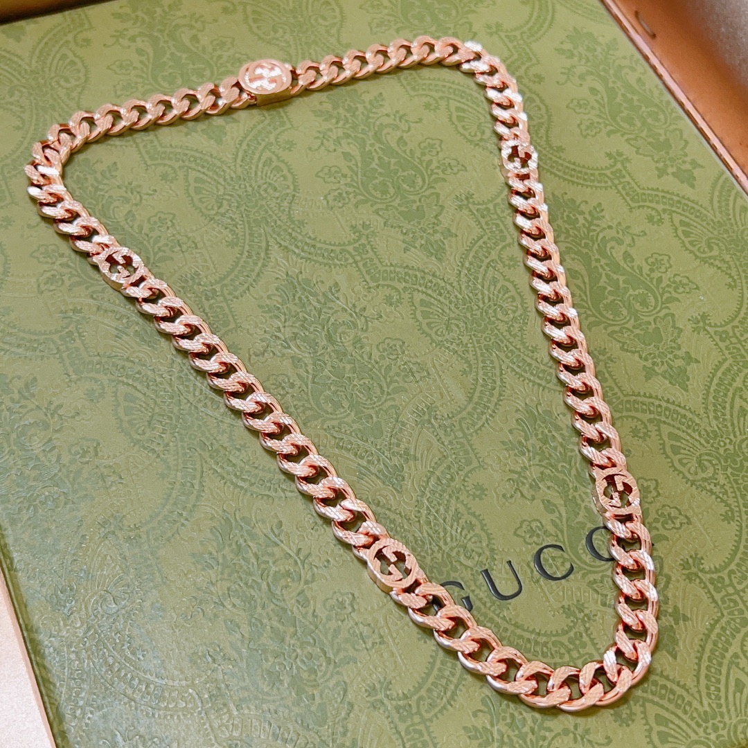 Gucci 不爆不发 抖音带货 首选 𝐆𝐮𝐜𝐜𝐢古驰项链最新款链条档次更高 Anger Forest系列双g玫瑰金高端项链 设计的优雅与独特魅力