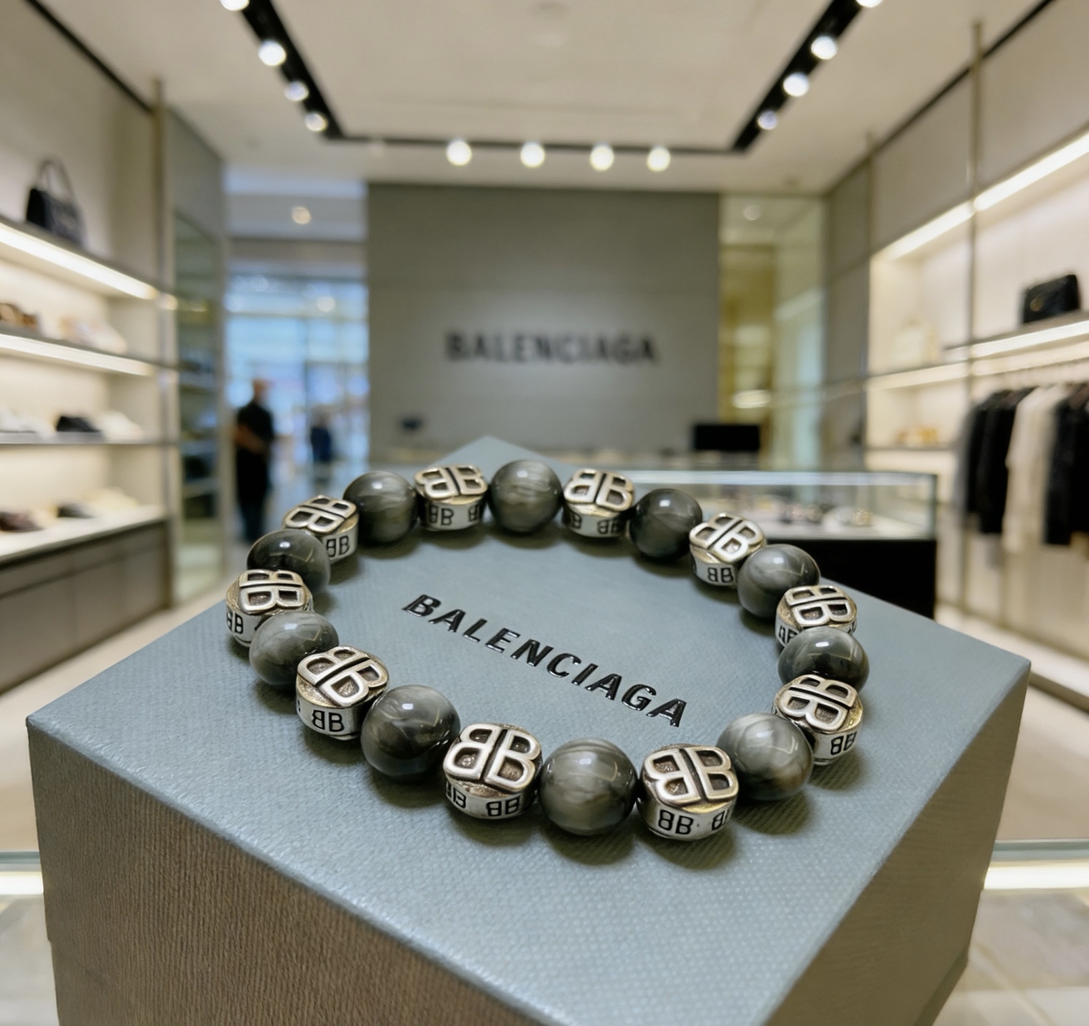 NO:763442,Batch Counter Seiko version of natural moonstone Balenciaga bracelet Tiger eye stone Thai silver style Balenciaga bracelet Star same style for men and women Retro distressed style Original replica Purely handmade ~ Genuine open mold trendy and fashionable must-have Can be worn by both men and women Same style for couples Rock punk Thai silver style Retro elements Trendy and versatile I like to note the size when placing an order, jewelry boutique, balenciaga, bracelet19860909批 专柜精工版本天然月光石巴黎世家手链 虎眼石泰银风格巴黎世家手链 明星同款男女款 复古做旧风 原版复刻 纯手工打造 ～正品开模潮流时尚必备 男女均可佩戴 情侣款同款 摇滚朋克泰银风格 复古元素 潮流百搭 超级喜欢下单备注尺寸,饰品精品,balenciaga,bracelet,Jewelry