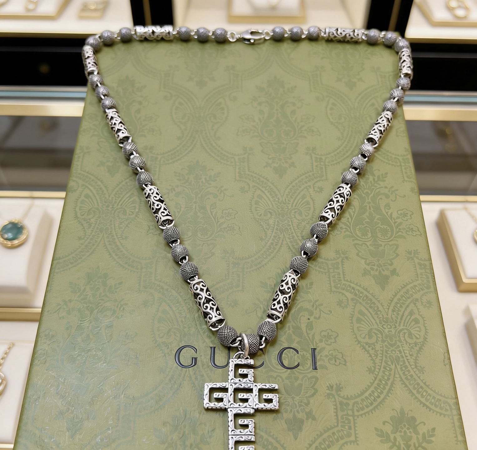 NO:763462,The latest Gucci necklace has a higher grade. The same model as the celebrity Anger Forest series Double G classic necklace series necklace. The chain length is 60 cm. The details are distressed. The shiny version is not available in the market. This model has been on the market. It is a best-selling model in Gucci. It is very good to match trendy clothes, fine jewelry, gucci, necklace.19860909批古驰项链最新款链条档次更高明星同款Anger Forest系列双G经典项链系列项链 链长60厘米 细节对版做旧处理 非市面亮面版型 这款一直在出 古驰里面热卖款 非常好搭配潮流衣服,饰品精品,gucci,necklace,Jewelry
