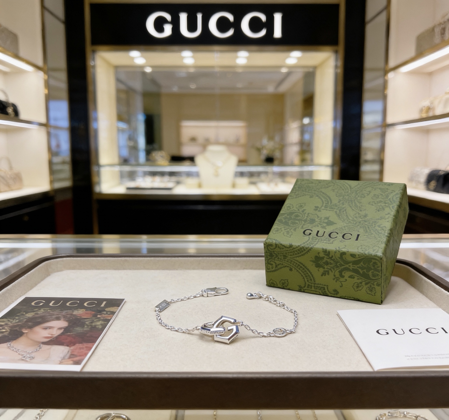 NO:763466,Batch. The latest Gucci bracelet is the latest classic model. It is exquisite regardless of style and texture. It is absolutely top-notch. You can understand the original logo at a glance. It is super nice and the best choice for matching clothes. It is a must-have artifact for men and women. Size 18 20 22 cm, fine jewelry, gucci, gucci, bracelet19860909批. 最新出炉 Gucci古驰手链最新款的经典款 精致无论款式 质感 都是绝对的顶尖feel 只要看一眼就懂了原版logo 超 nice 搭配衣服最佳的选择,男女同款必备神器 码18 20 22厘米,饰品精品,gucci,gucci,bracelet,Jewelry