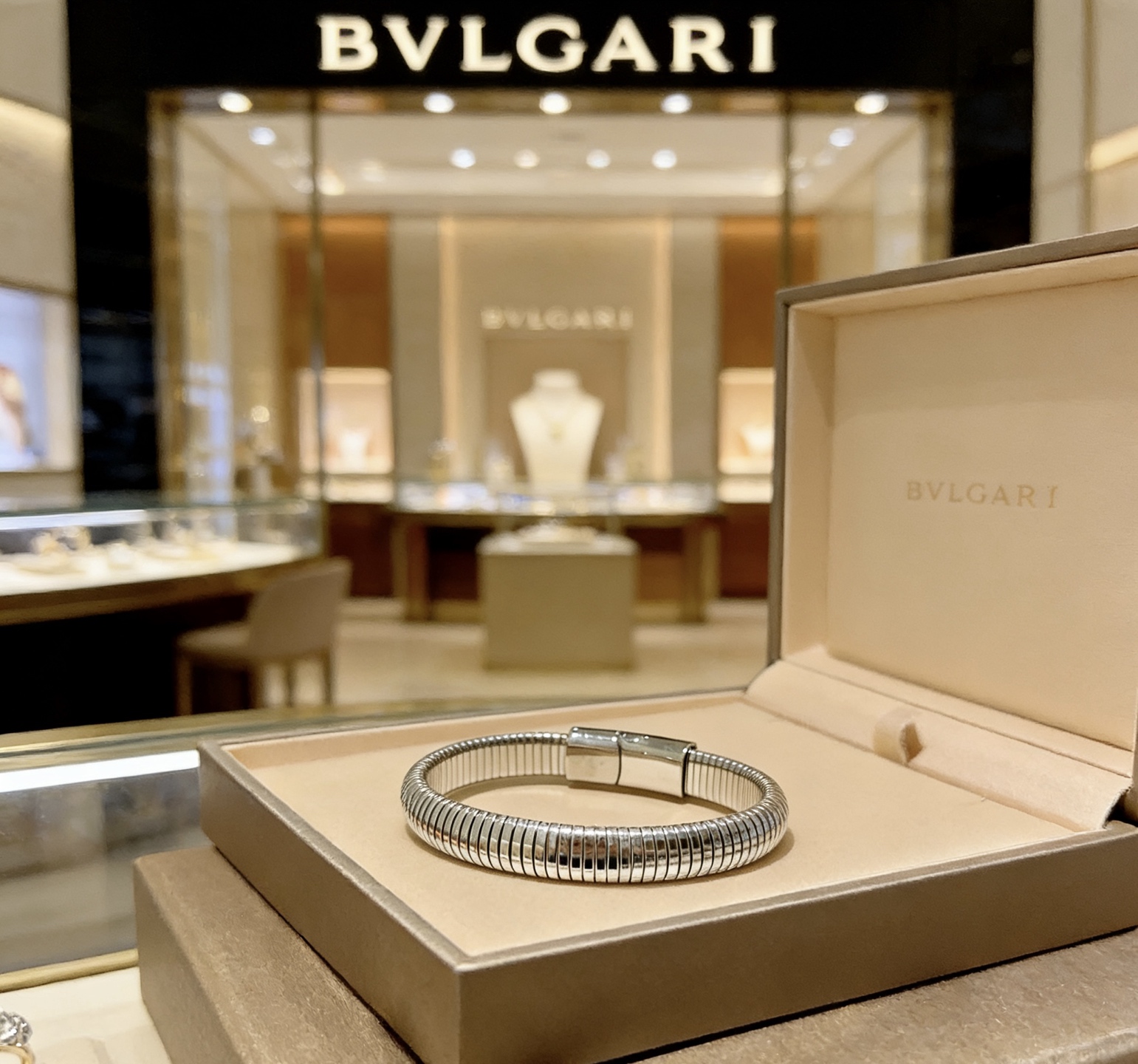 Bvlgari 宝格丽手链V金材质 BVLGARI宝格丽 DIVAS‘ DREAM 系列 品相完美