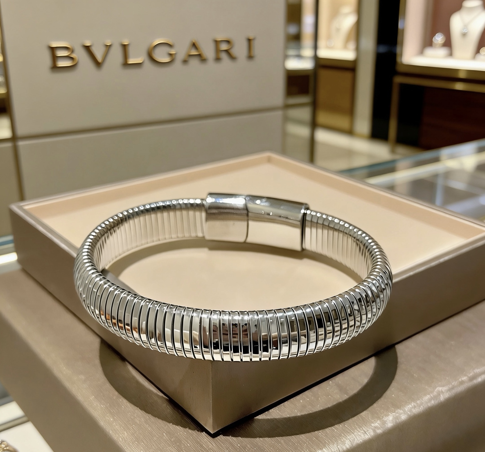 Bvlgari 宝格丽手链V金材质 BVLGARI宝格丽 DIVAS‘ DREAM 系列 品相完美