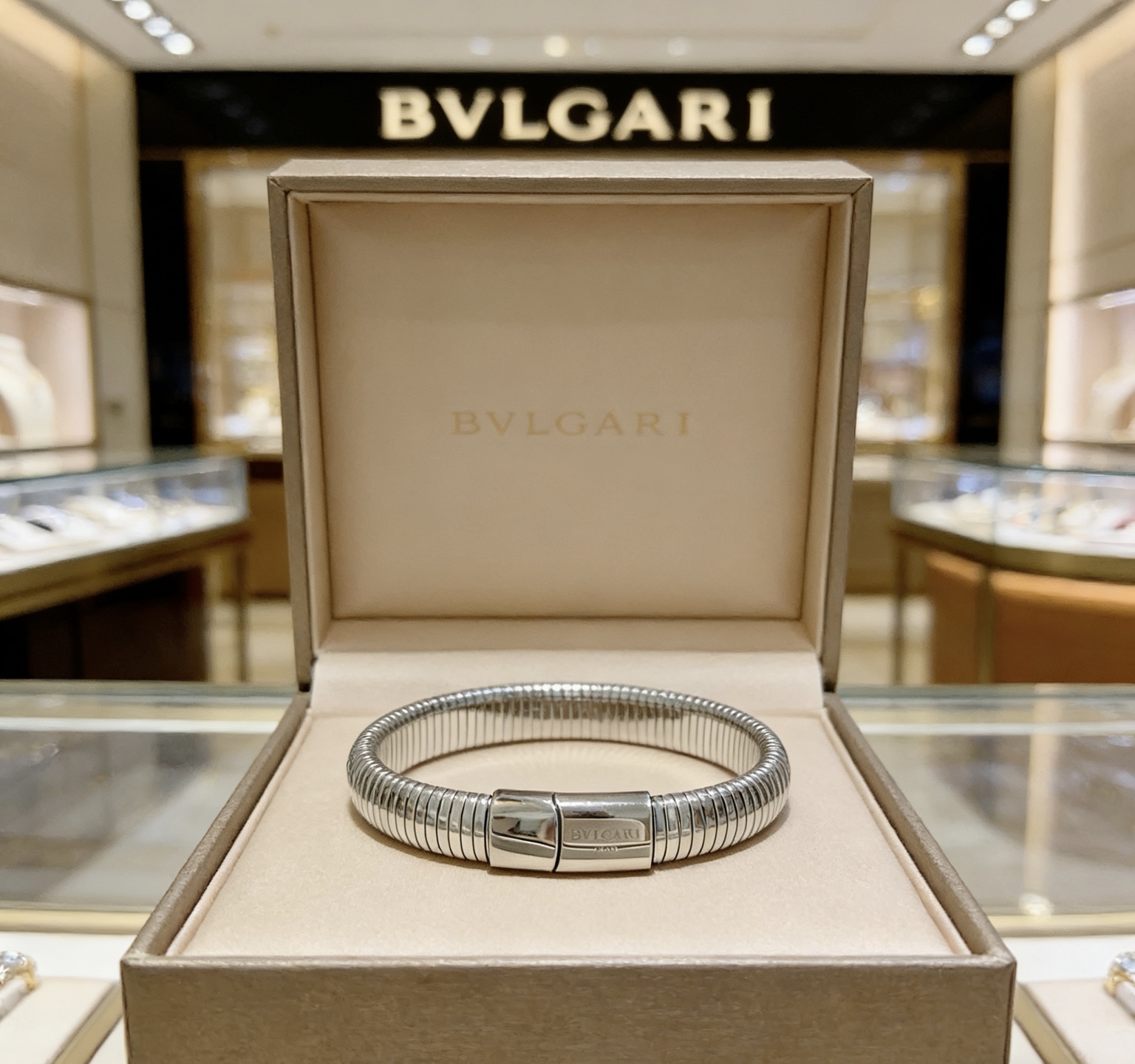 Bvlgari 宝格丽手链V金材质 BVLGARI宝格丽 DIVAS‘ DREAM 系列 品相完美