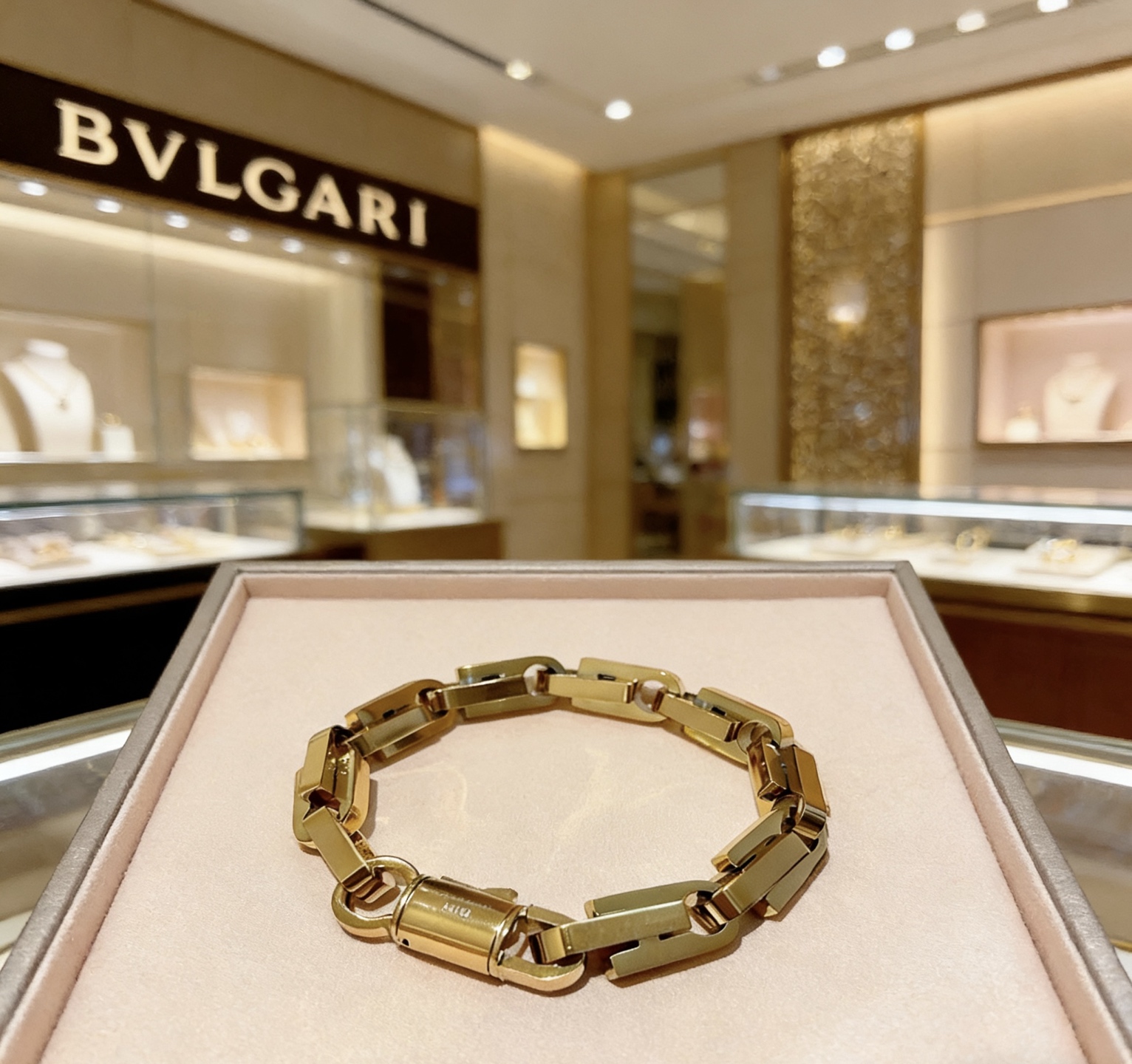 Bvlgari 宝格丽手链V金材质 BVLGARI宝格丽 DIVAS‘ DREAM 系列 品相完美