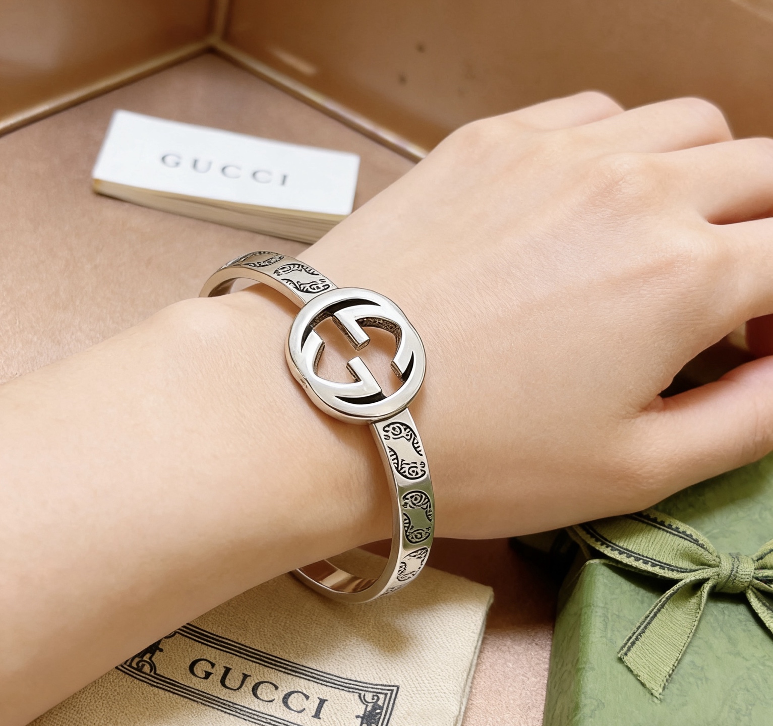 Gucci 𝐆𝐮𝐜𝐜𝐢古驰手镯手环纯手工打造最新款手镯档次更高 Anger Forest系列双G 款系列不退色古驰手环