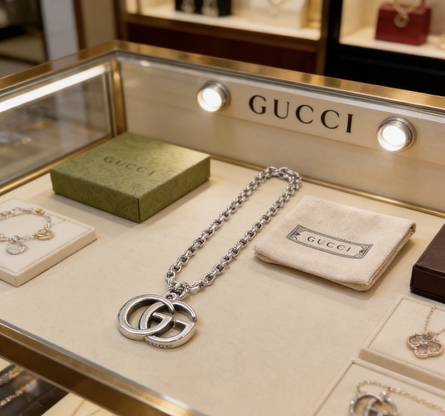 Gucci 不爆不发 抖音带货 首选 𝐆𝐮𝐜𝐜𝐢古驰项链最新款链条档次更高 Anger Forest系列双g 图案项链