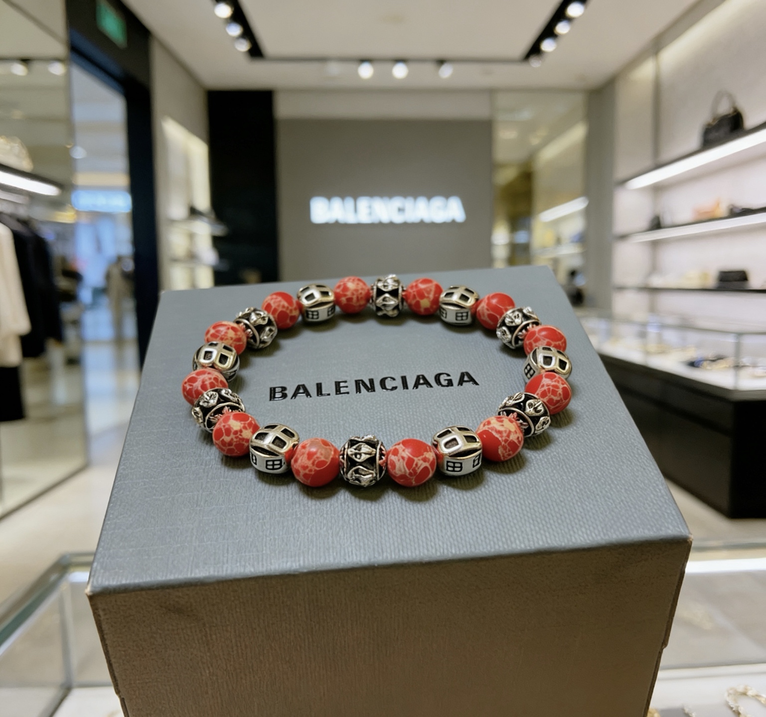 NO:763492,Batch Counter Seiko version of snakeskin stone Balenciaga bracelet Thai silver style Balenciaga bracelet Star same style for men and women Retro style Original replica Handmade ~ Genuine open mold trendy and fashionable must-have Can be worn by both men and women Same style for couples Rock punk Thai silver style Retro elements Trendy and versatile I like it very much when ordering, please note the size 16 to 25cm, fine jewelry, balenciaga, bracelet, snakeskin19860909批 专柜精工版本蛇皮石巴黎世家手链 泰银风格巴黎世家手链 明星同款男女款 复古做旧风 原版复刻 纯手工打造 ～正品开模潮流时尚必备 男女均可佩戴 情侣款同款 摇滚朋克泰银风格 复古元素 潮流百搭 超级喜欢下单备注尺寸 16到25cm,饰品精品,balenciaga,bracelet,snakeskin,Jewelry